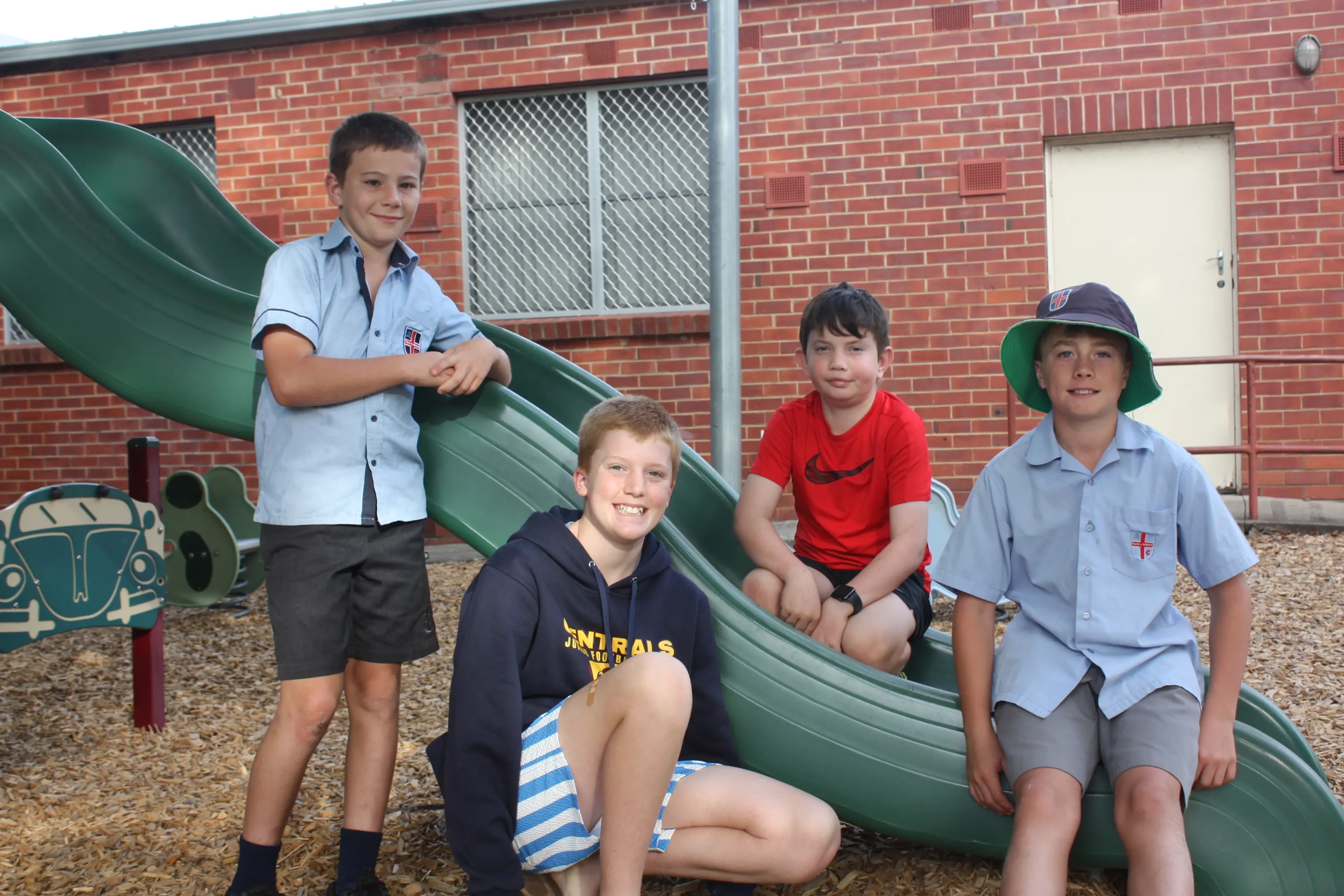 <p>STICKING TOGETHER: Oliver Humphries (12) (second from the right) and his mates,  Jimmy Radeski (11), William Penney (11) and Roczen Hilton (11), have stuck together in the tough ties as Oliver went through his kidney transplant. </p>\\n