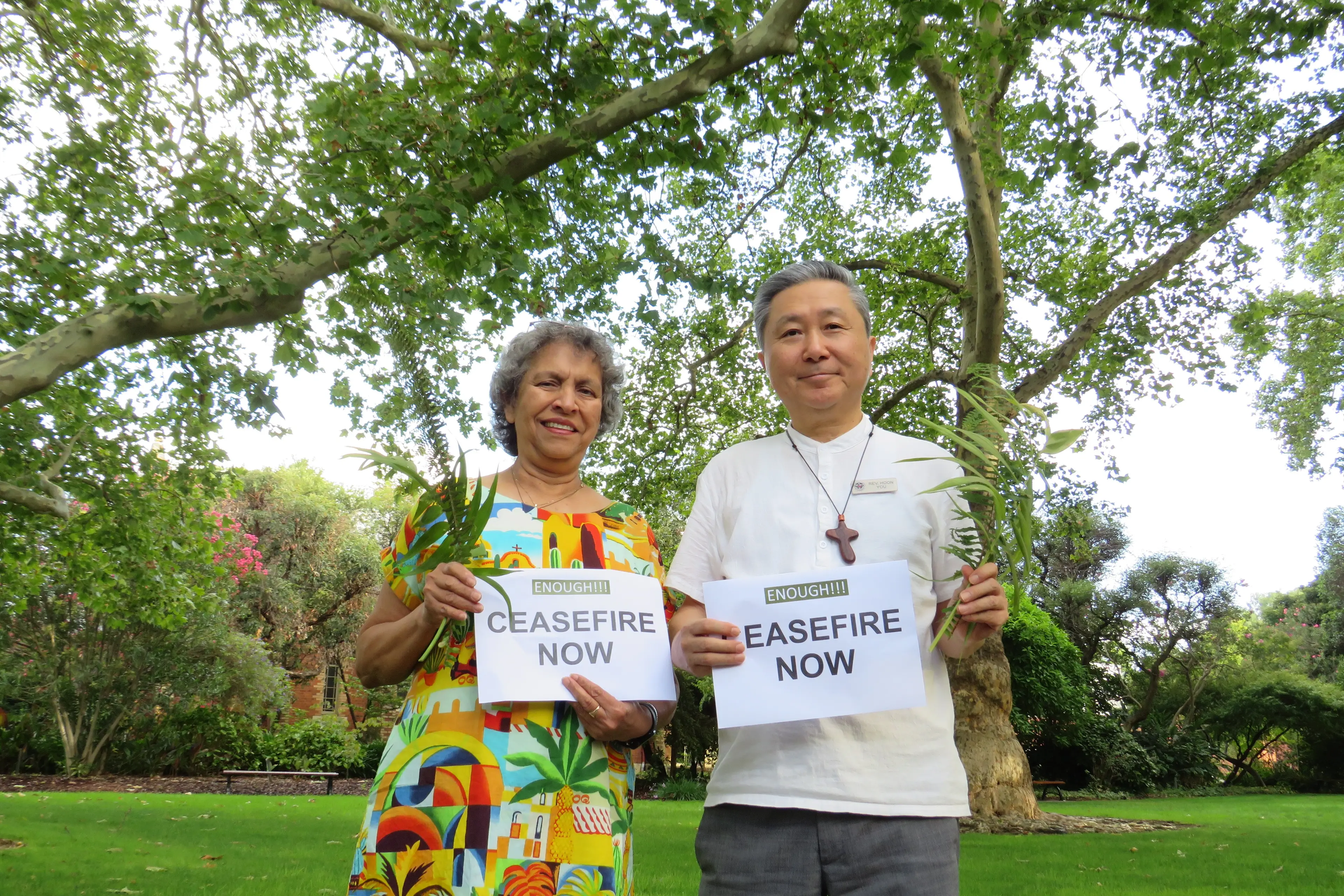 <p>JOIN US: Suzie Don Leonard and Uniting Church Wangaratta\\'s Rev Hoon You encourage locals to take part in this weekend\\'s Palm Sunday Rally. PHOTO: Simone Kerwin</p>\\n