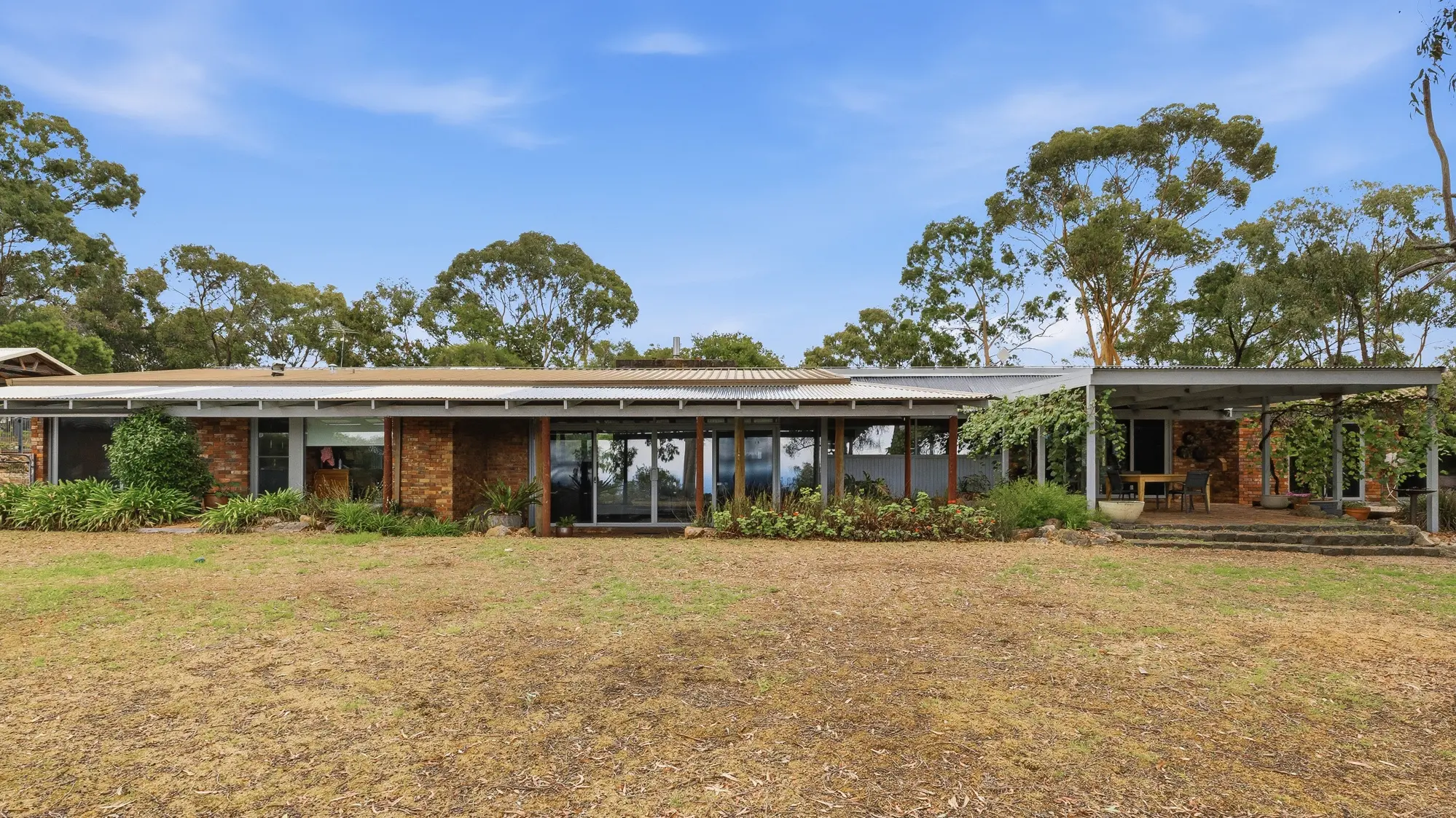Warby’s Privacy, impressive views and spacious lifestyle living