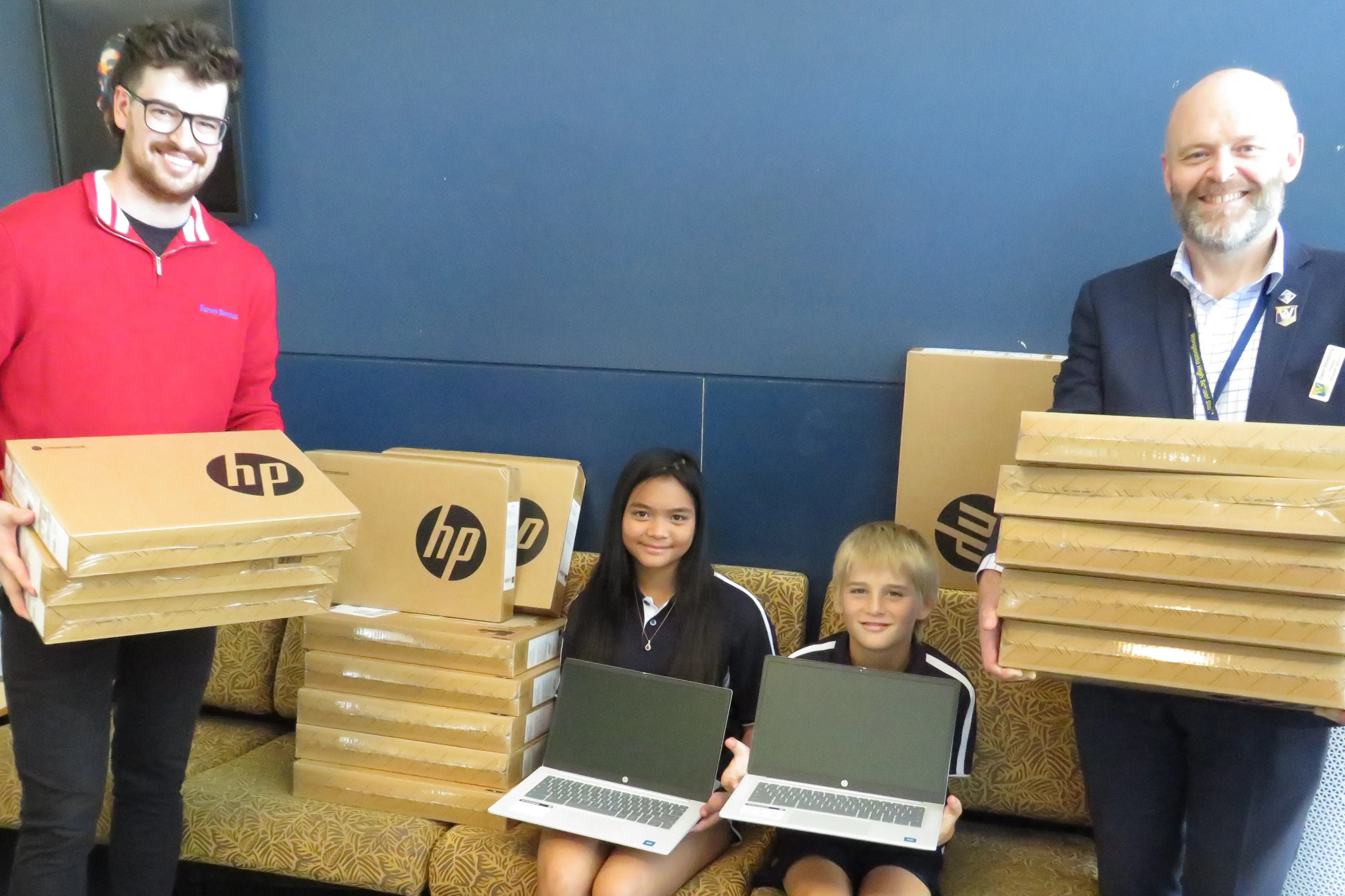 <p>SPECIAL DELIVERY: Harvey Norman Wangaratta\\'s Jacob Schutte visited Wangaratta High School to deliver 20 laptops valued at $10,000 to high school principal Dave Armstrong, for the use of students including Nim Drysdale and Ty Donchi. PHOTO: Simone Kerwin</p>\\n