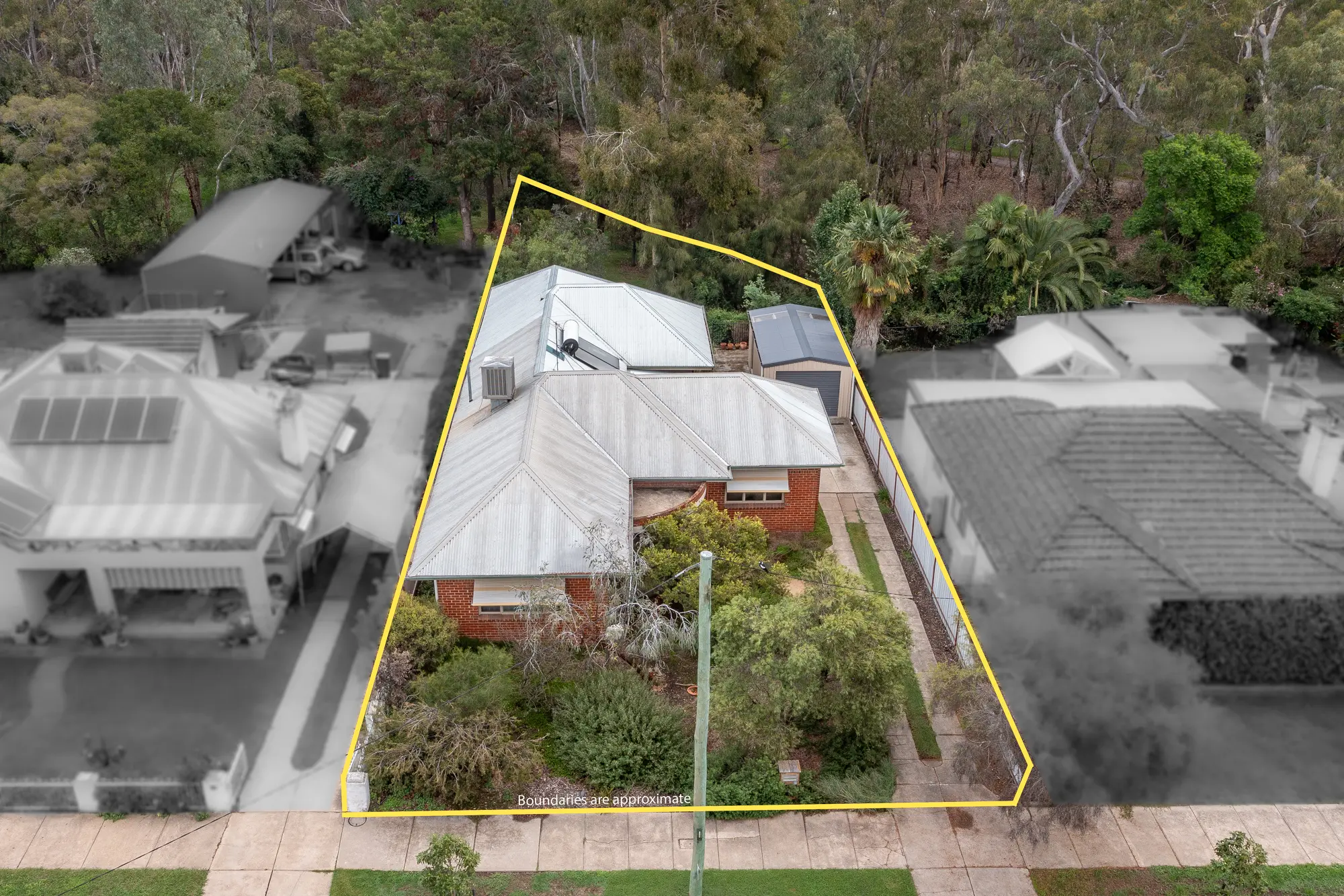 <p>OPPORTUNITY: This property presents a fantastic opportunity to secure a family home in a desirable setting.</p>\\n