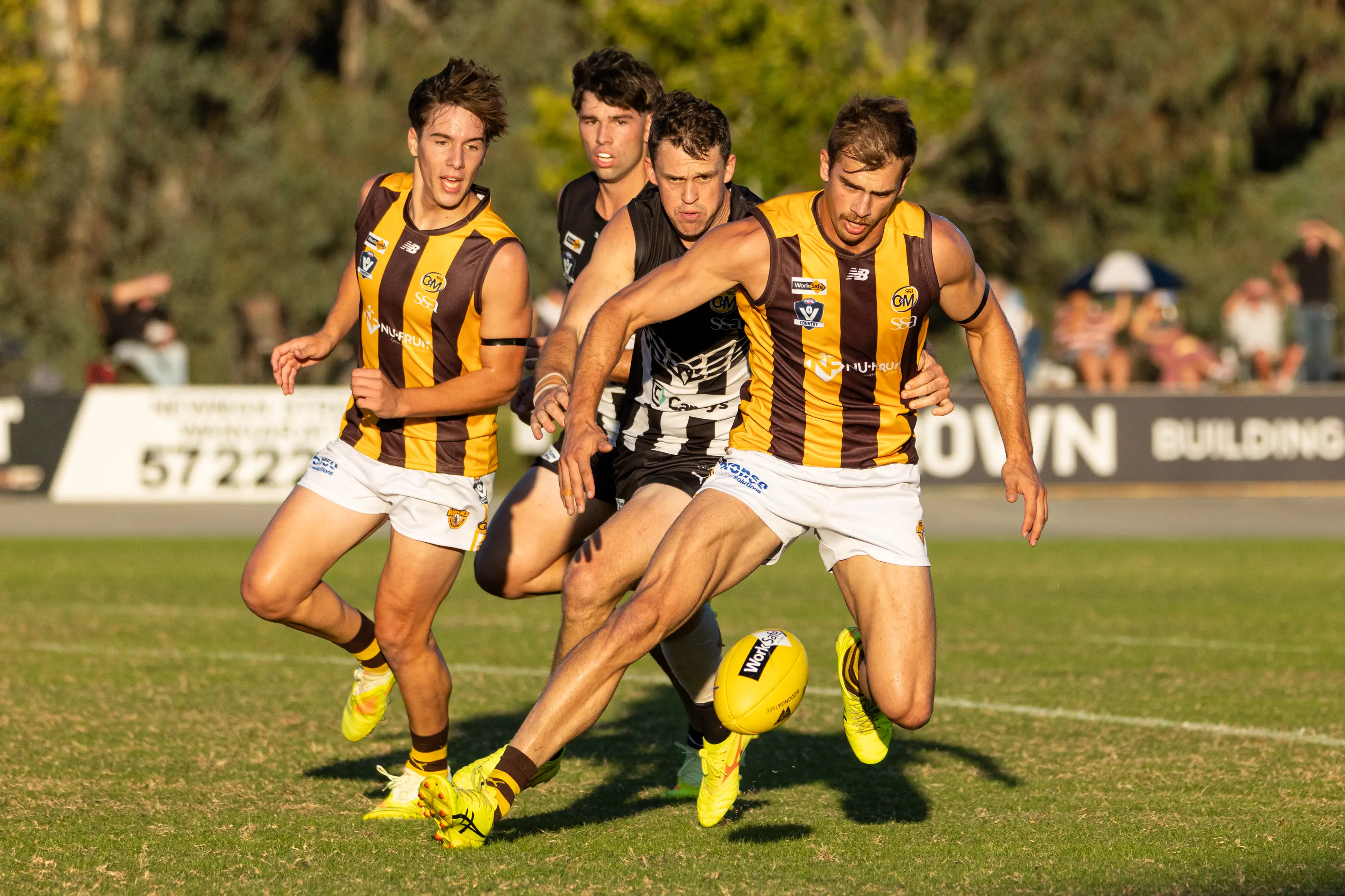 <p>LOOSE FOOTY: Nathan Cooper tracks after a tumbling ball, while Michael Bordignon is in pursuit. PHOTO: Marc Bongers </p>\\n