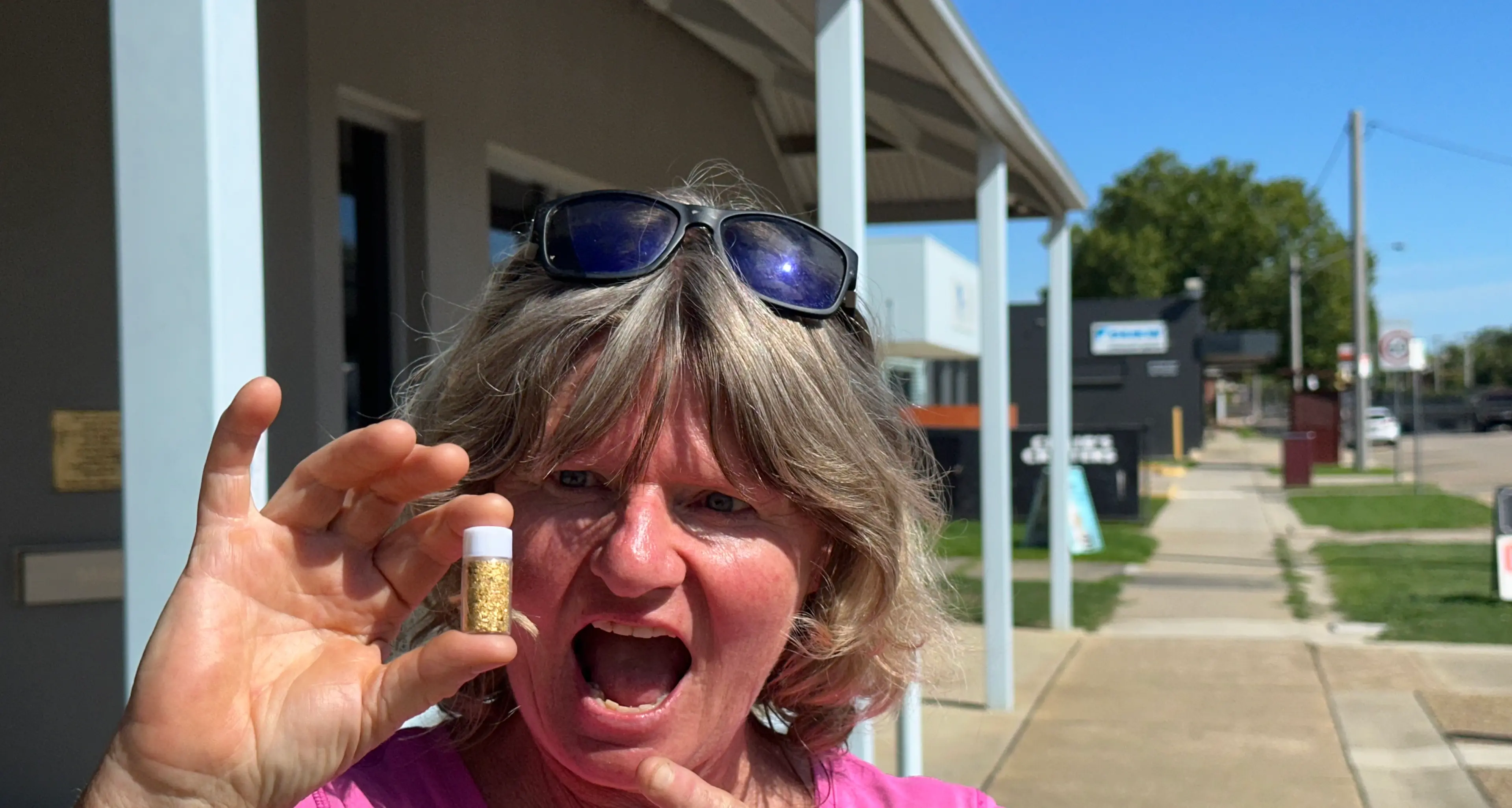 Sue strikes 11th ounce of gold