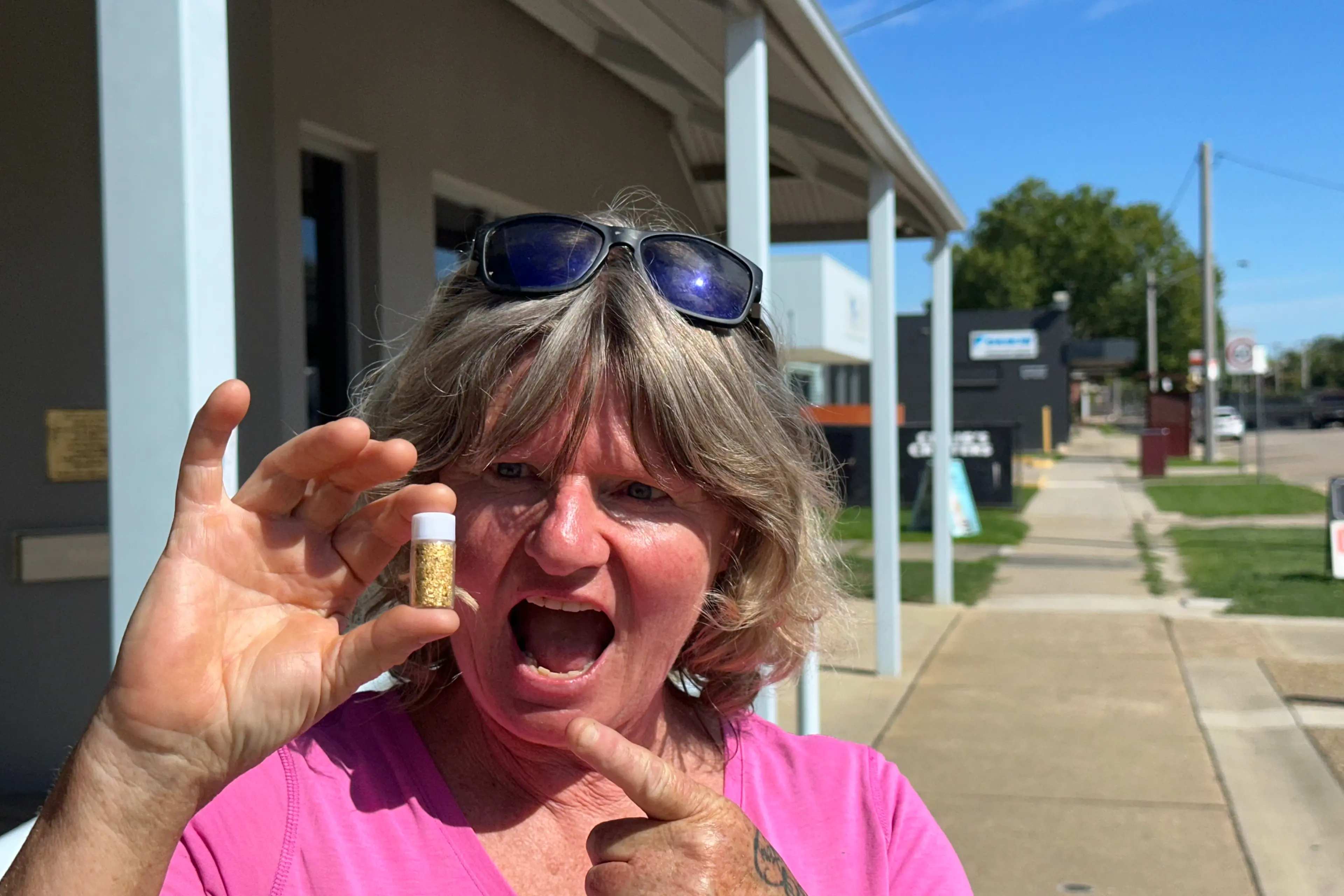 <p>LOOK WHAT I\\'VE FOUND: Wangaratta\\'s Sue Nagle finished panning her ounce of gold over the weekend after spending several days at Reedy Creek over the summer. PHOTO: Bailey Zimmermann </p>\\n