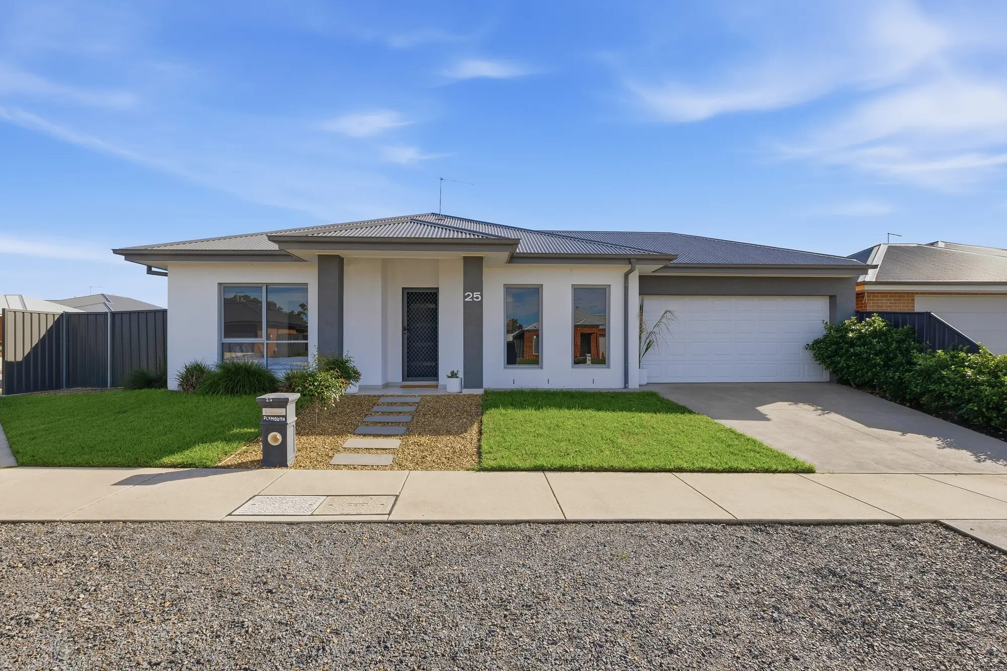 <p>READY AND WAITING: This property is an ideal option for those seeking a move in ready home with reliable long term appeal.</p>\\n