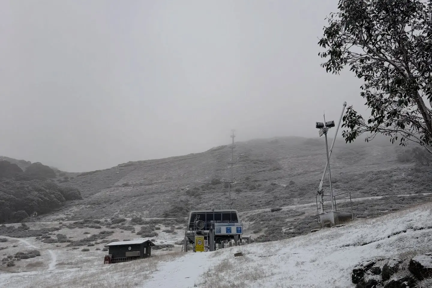 <p>FRESH DUSITNG: Falls Creek had a fresh dusting of snow on the weekend. PHOTO: Falls Creek ARV </p>\\n