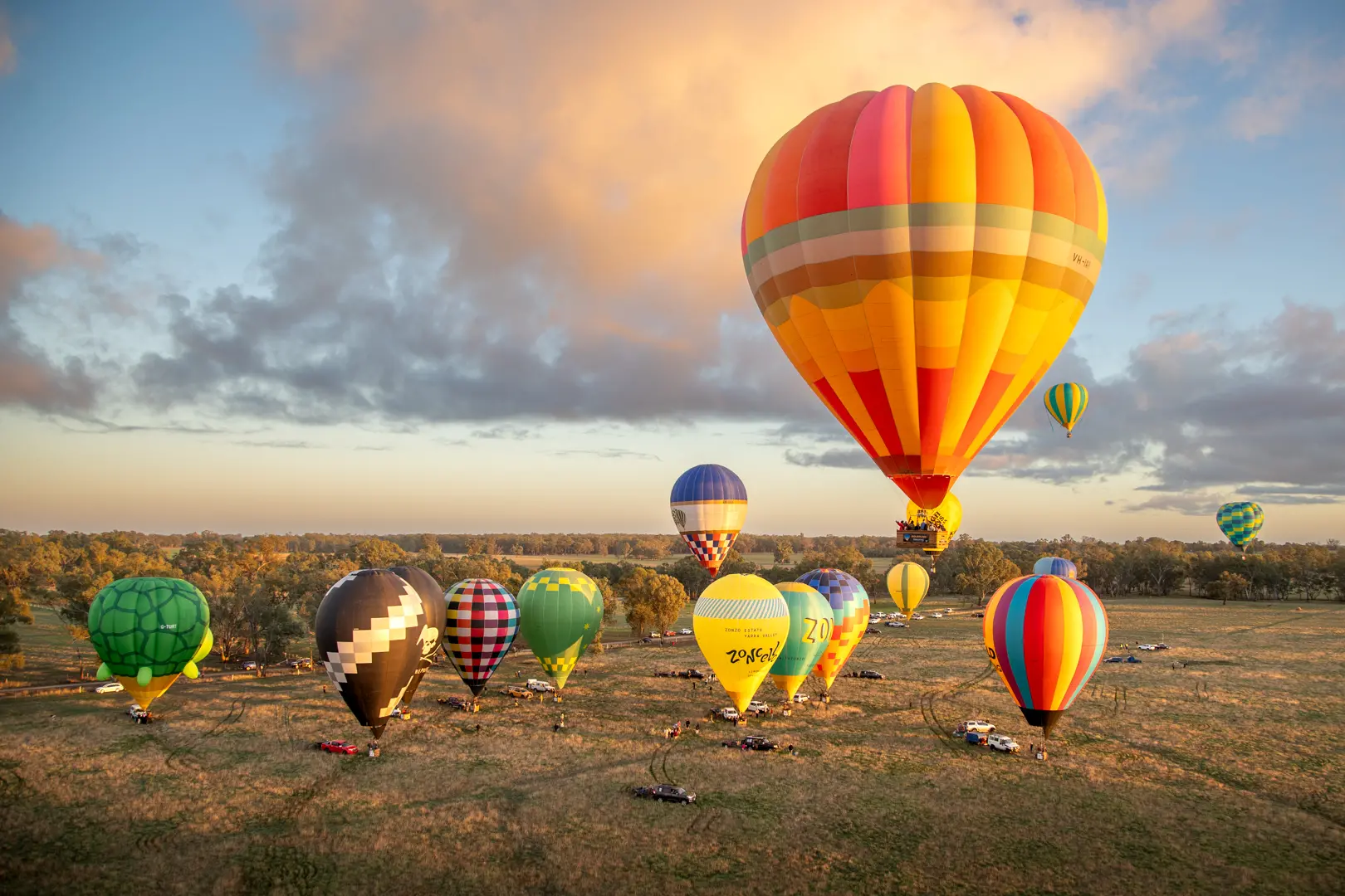 <p>UP, UP AND AWAY: The Art of Flight Festival delivered its much-anticipated finale, drawing thousands of spectators over the weekend. PHOTOS: Robyn Varley Photography</p>\\n