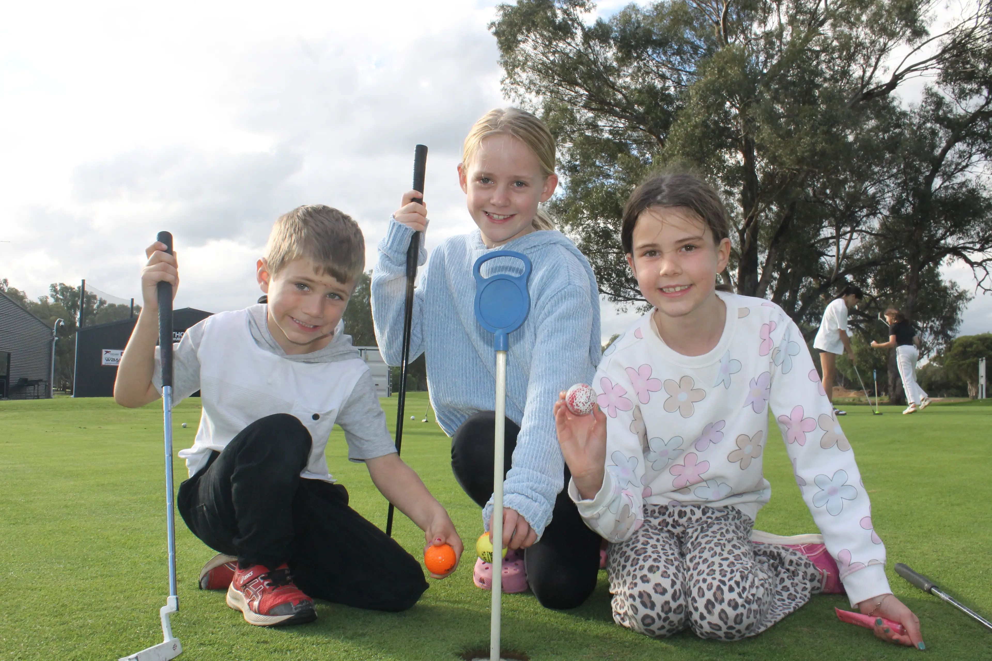<p>GREAT TOUCH: Murphy Wheeler (5), Emma Beavis (9) and Poppy Wheeler (8) were part of the young contingent testing their talents on the Wangaratta Golf Club putting green during the 120th anniversary family fun day putting competition on Friday. PHOTO: Bailey Zimmermann</p>\\n