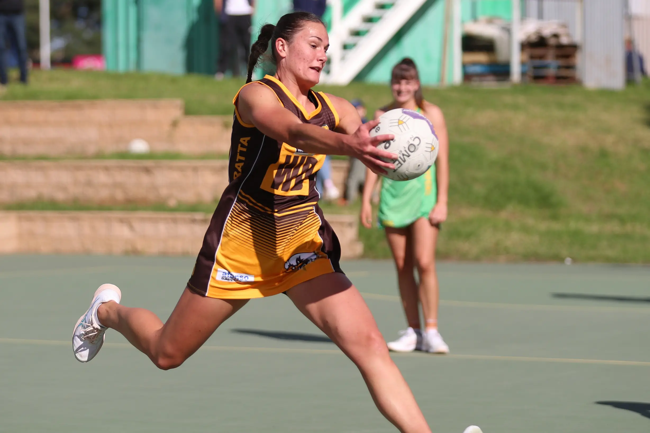 <p>PRESSURISER: Lara Judd was dynamic in defence for the Hawks. PHOTO: Melissa Beattie</p>\\n