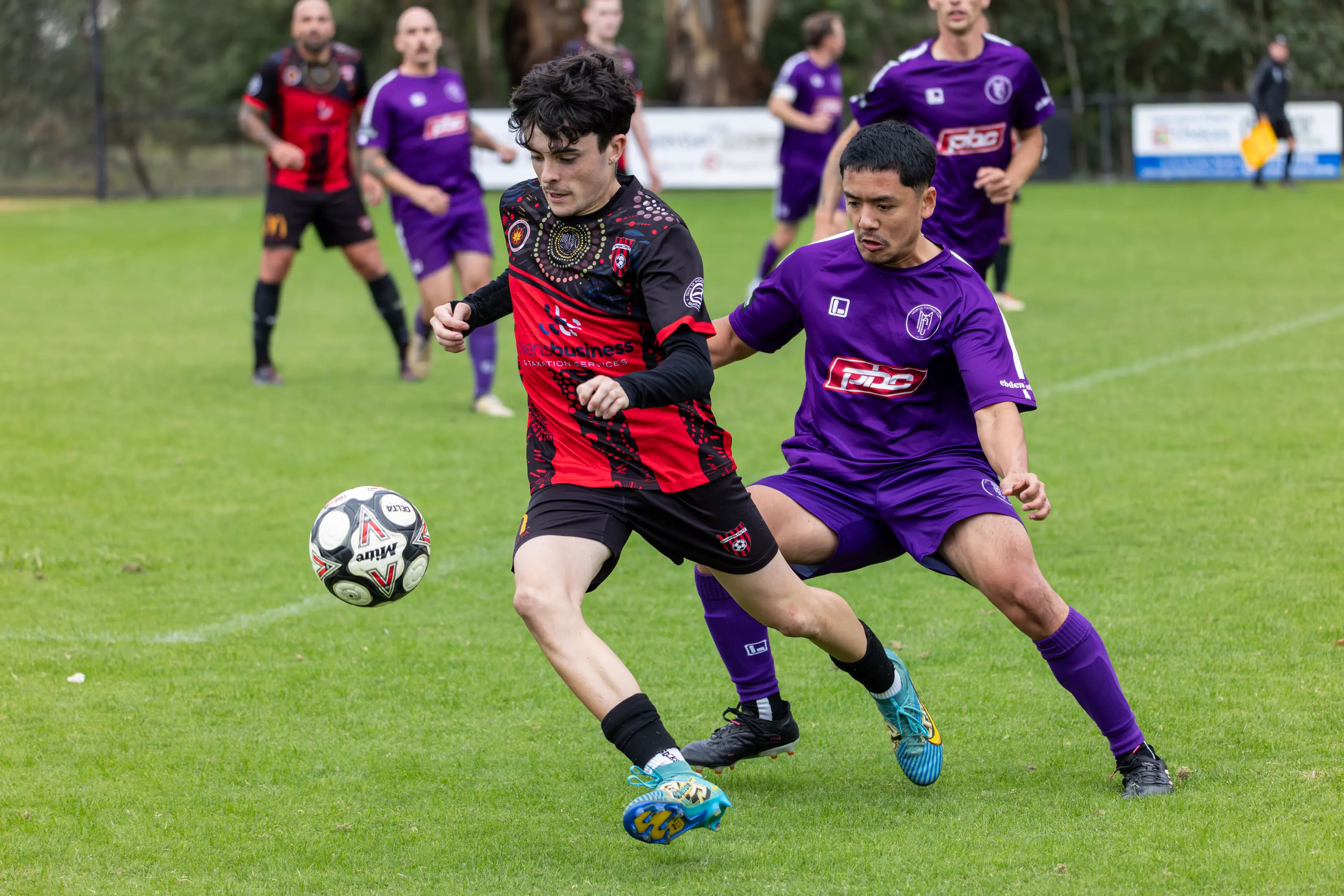 <p>POSSESSION PLAY: Fraser D\\'Agostino keeps the ball in Wangaratta\\'s possession. PHOTOS: Marc Bongers</p>\\n