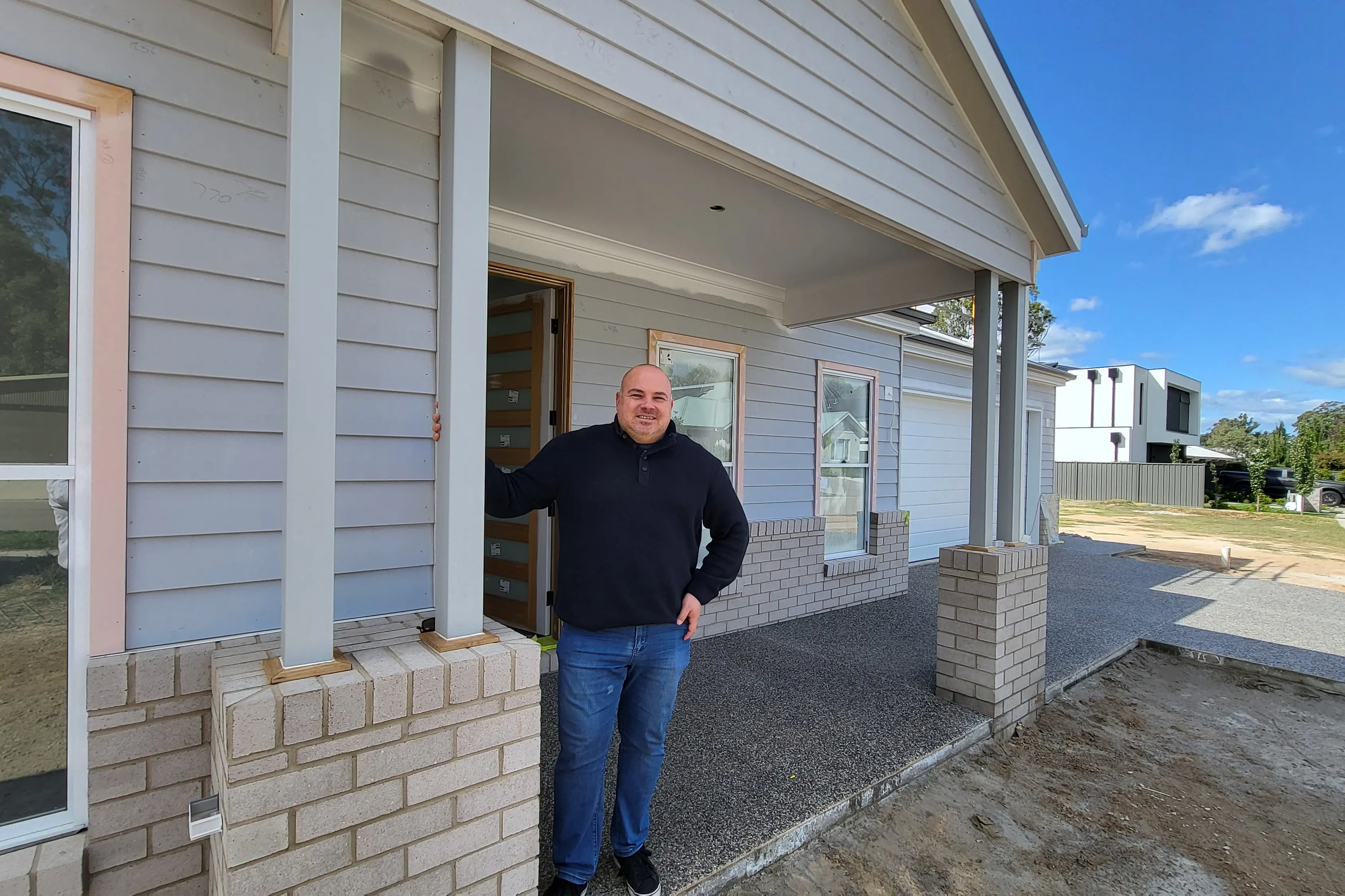 <p>KNOCK-ON EFFECT: Homes are still being built in Wangaratta albeit at a higher price due to supply chain costs escalating. This is off the back of the war in the Middle East\\'s impact on fuel supplies/prices. Pictured is Afonso area manager Mario Antonello. PHOTO: Steve Kelly</p>\\n