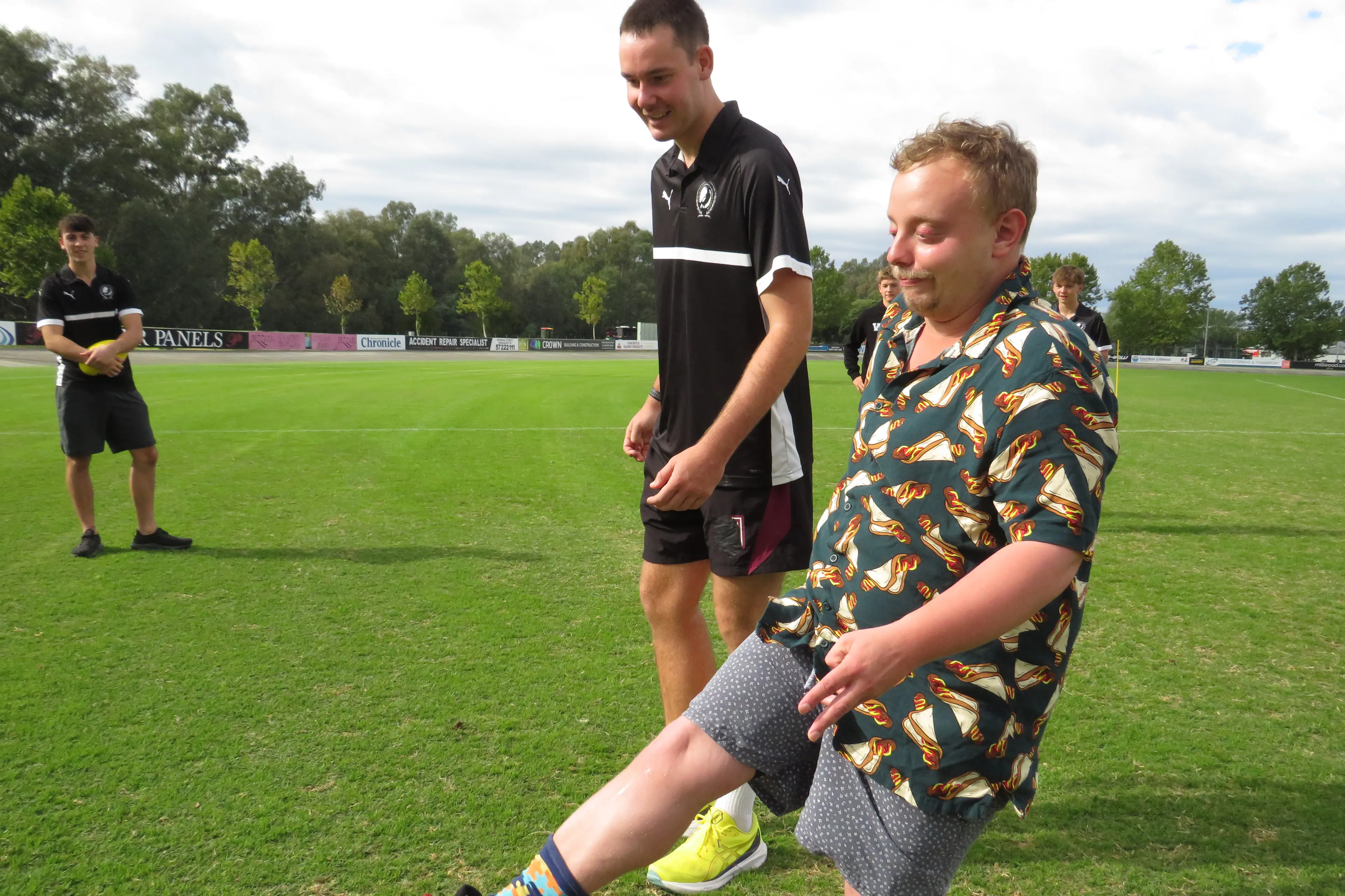 <p>GUIDANCE: Hamish Laverty offers Zac King-Rooney some tips during the footy clinic hosted by Wangaratta Magpies thirds at the Norm Minns Oval recently.  PHOTO: Simone Kerwin                               </p>\\n