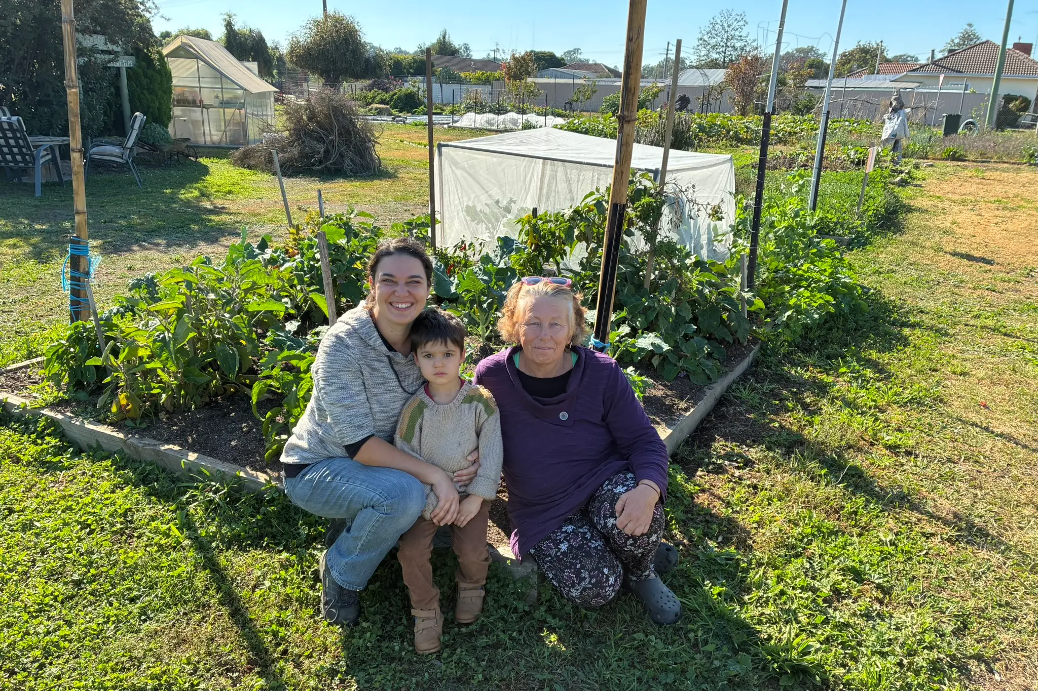 <p>SHARING WHAT WE HAVE: Meg Autin, Emile Minglis (3) and Julie Wilkinson Flores are encouraging the community to join in the Wangaratta Community Garden\\'s first monthly Food Swap this Sunday. PHOTO: Jordan Duursma </p>\\n