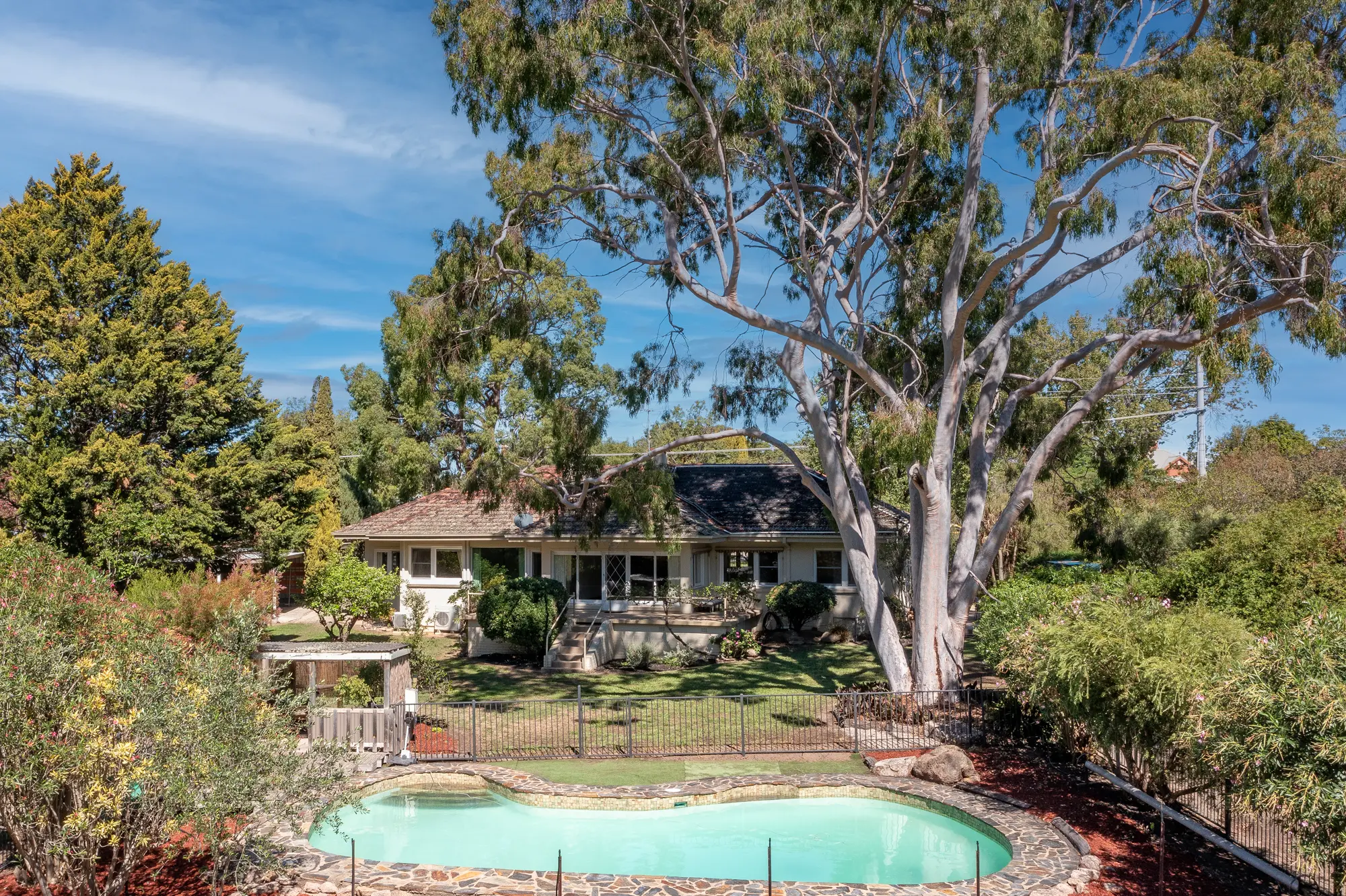 Classic home on the King River