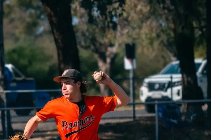 <p>ON THE MOUND: Darcy Sanders pitches for Rangers Orange in the B grade match. PHOTOS: Dons Smedley</p>\\n