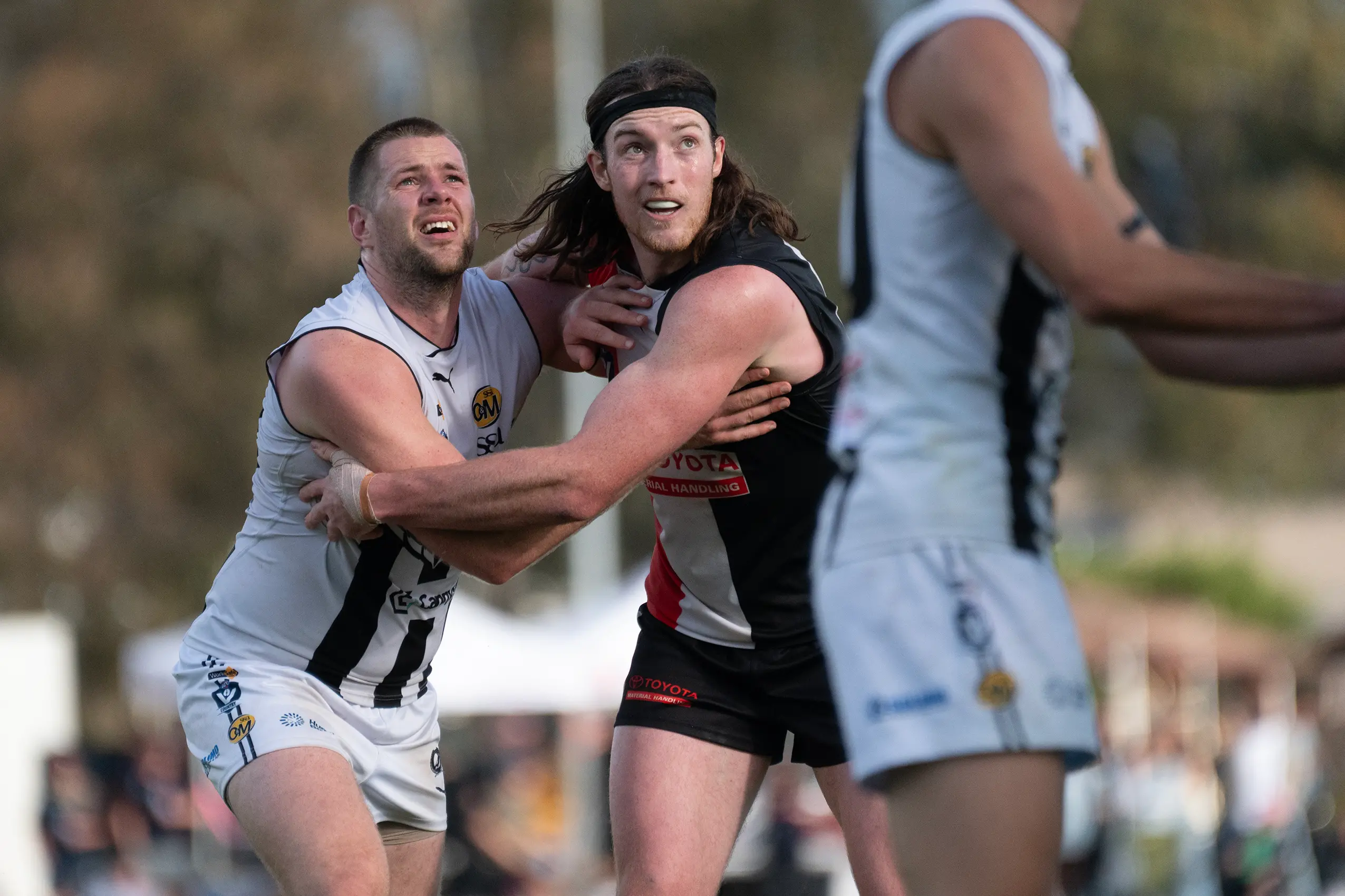 <p>MATCH OF THE ROUND: Wangaratta\\'s Chris Knowles will once again do battle with Myrtleford\\'s Riley Smith in this weekend\\'s preliminary final rematch. PHOTO: Melissa Beattie</p>\\n