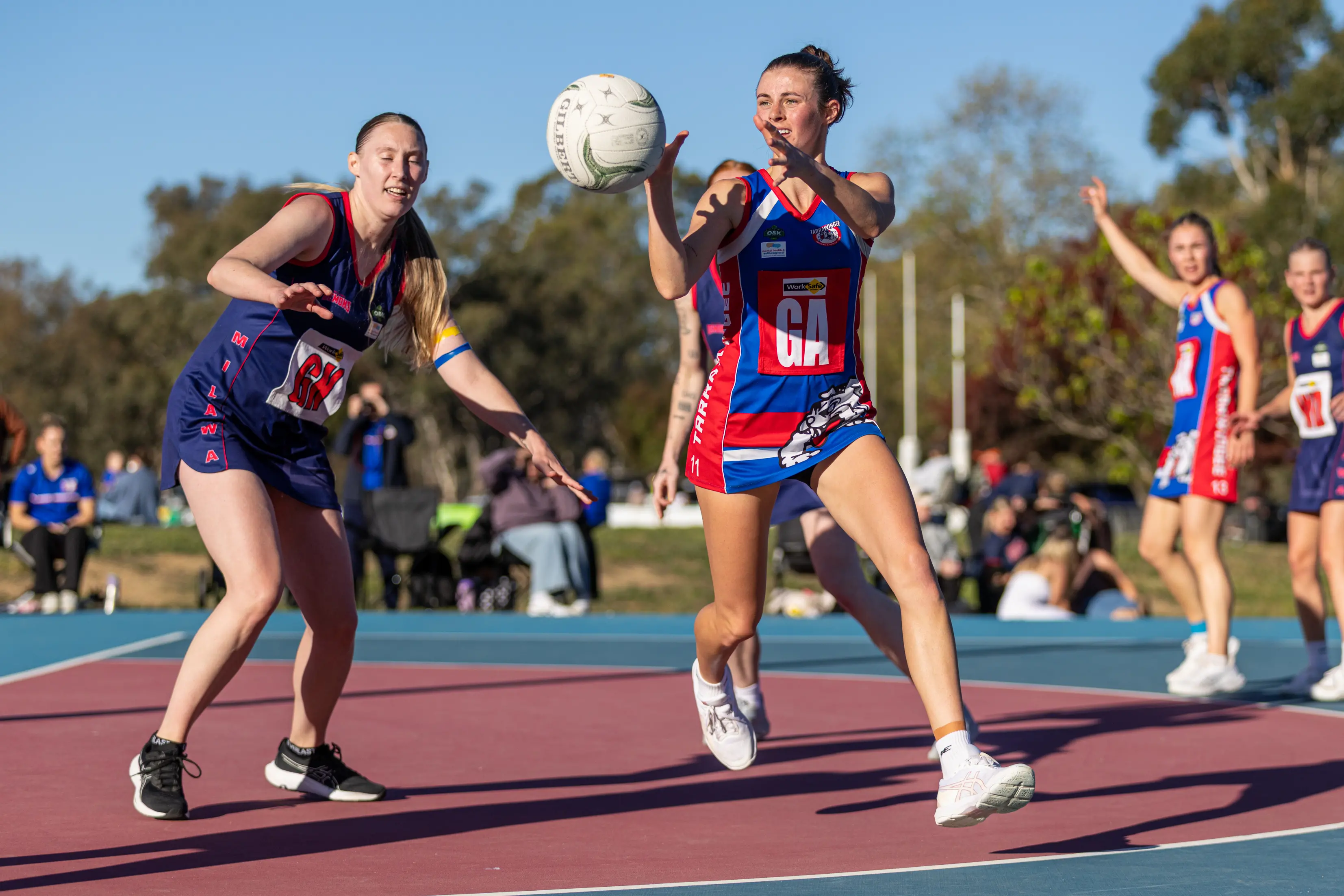 <p>TEAMWORK: Mollie Chamberlain may have only shot six goals herself, but her partnership with Kaylee Allan allowed the Bulldogs to take the win. PHOTOS: Marc Bongers</p>\\n