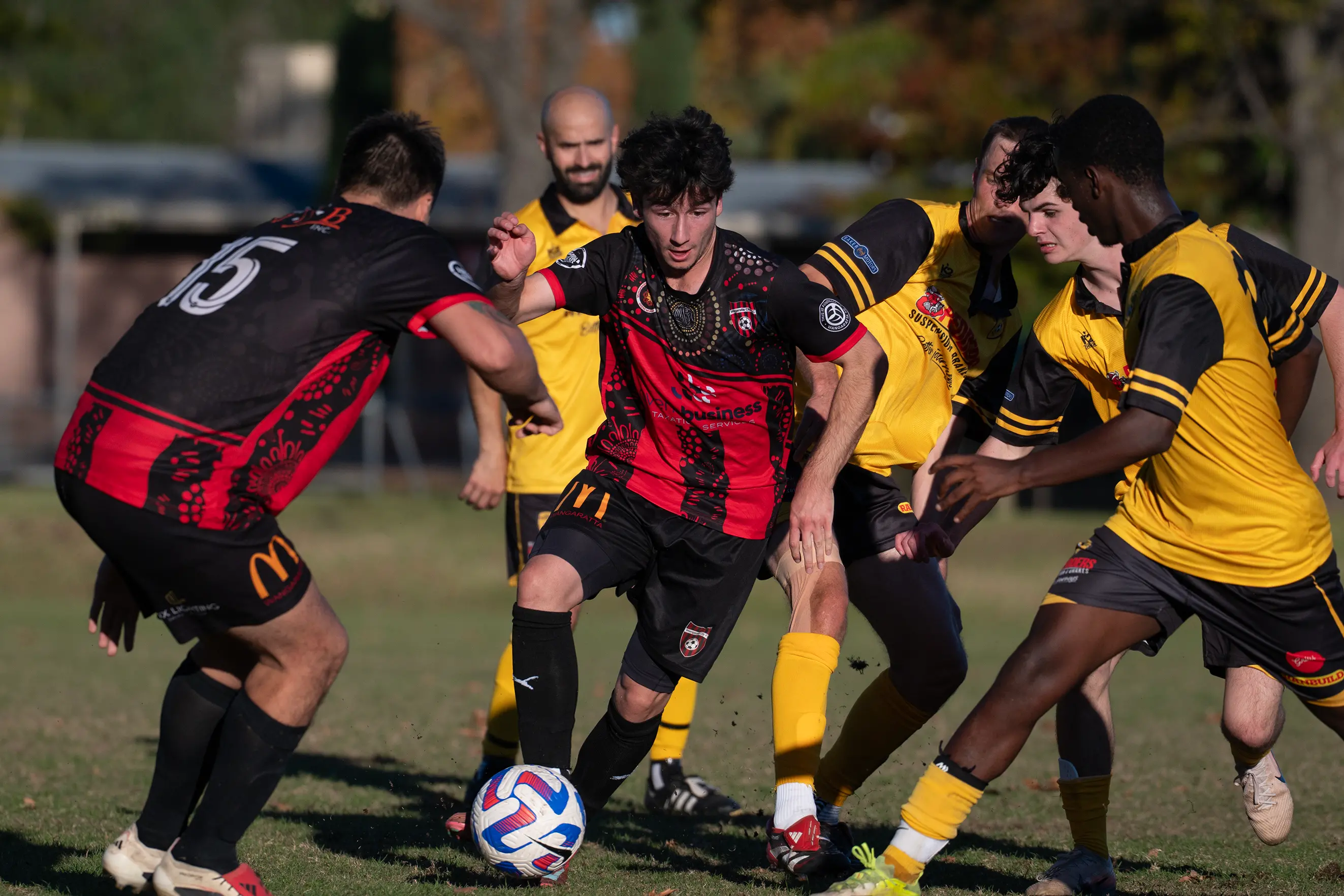 <p>FAST FEET: Ashley Primerano dribbles through congestion. PHOTOS: Melissa Beattie</p>\\n