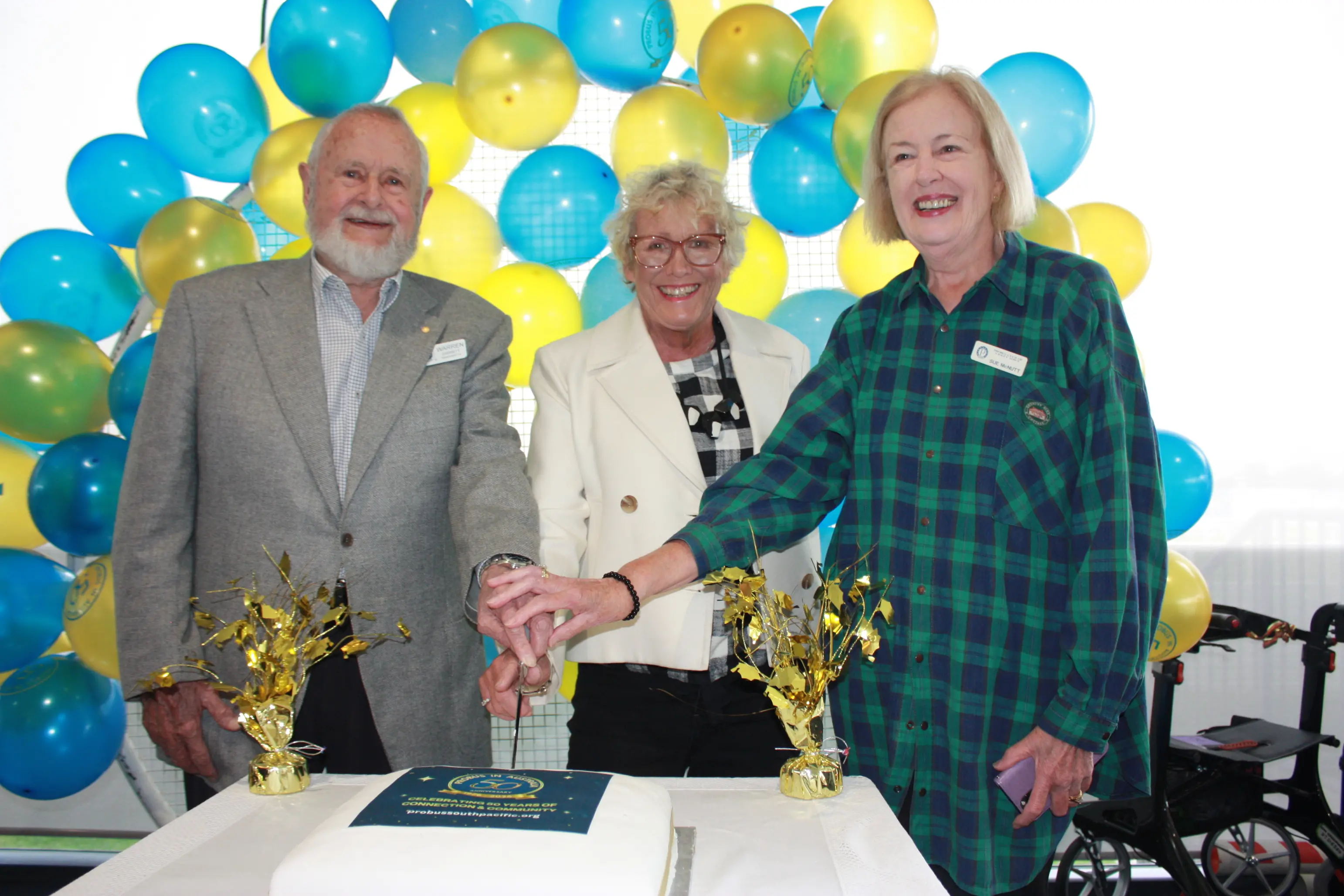 <p>MILESTONE: Warren Garrett of Wangaratta Men\\'s Probus Club (left) and Sue McNutt of Probus Club Violet Town (far right) were joined by Heather Ewart in the ceremonial cutting of the Probus 50th anniversary cake. PHOTOS: Grace Fredsberg</p>\\n