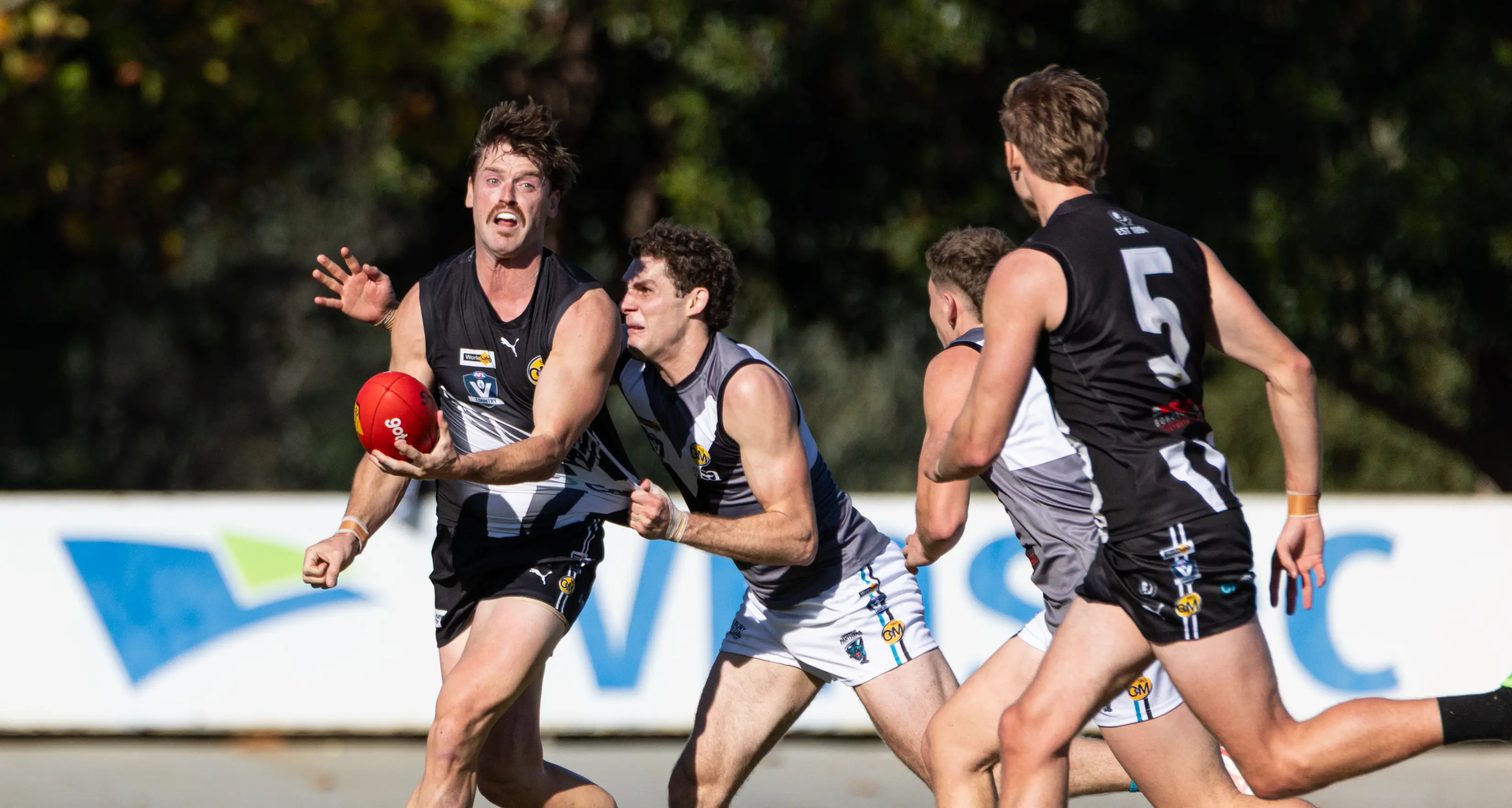 Magpies storm home over Panthers