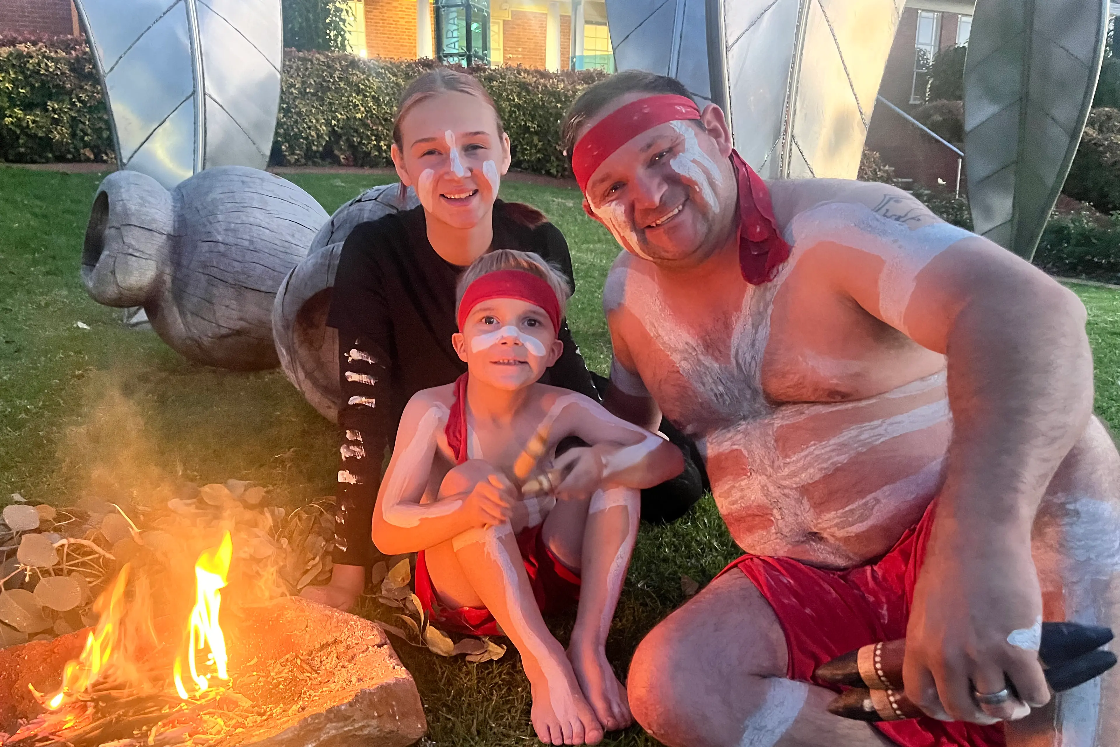 <p>WELCOME TO COUNTRY: Smoking ceremony and welcome to country by Kevin Cooper and his two children, Emily and Patrick.</p>\\n