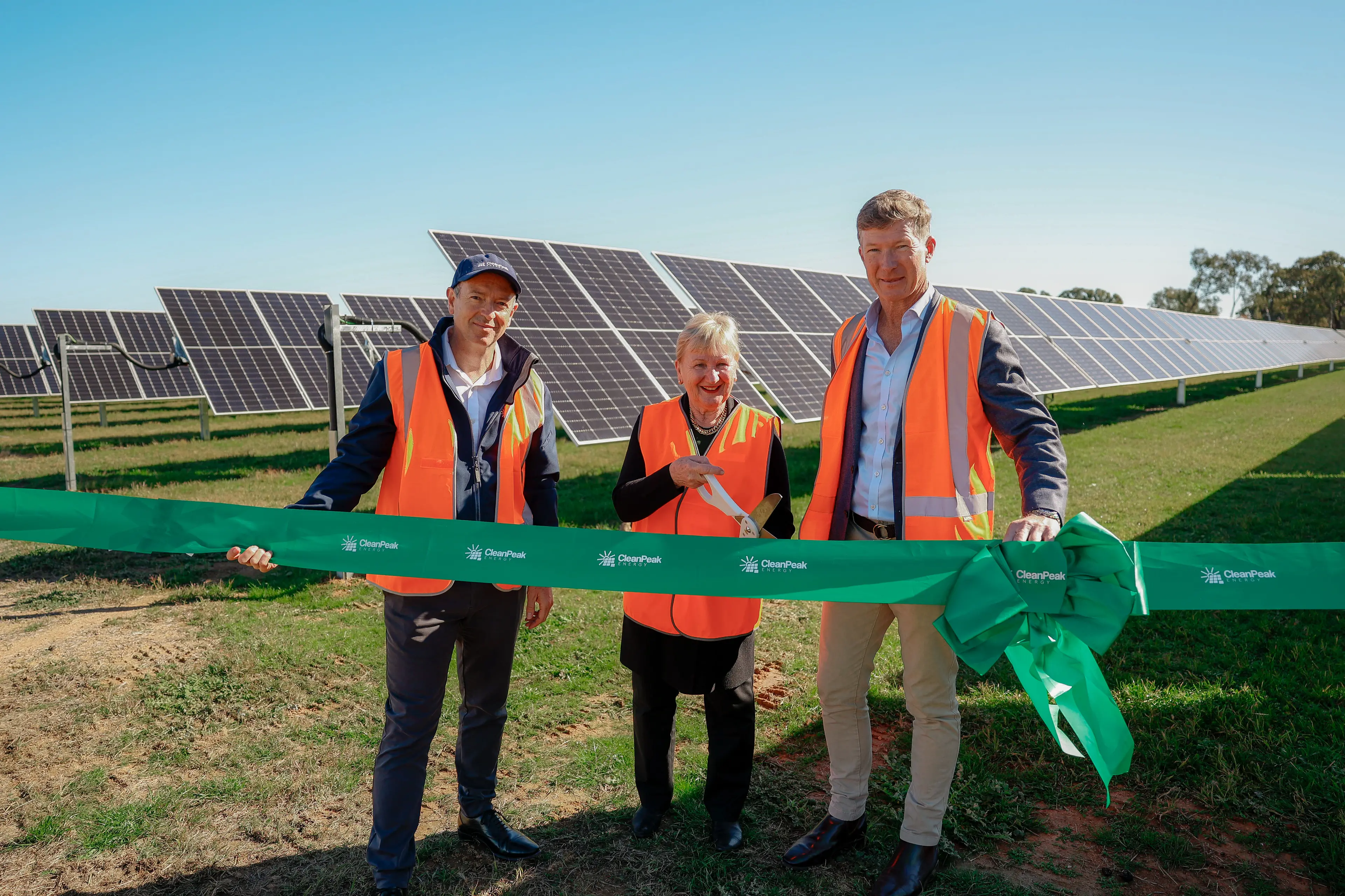 <p>POWER GENERATOR: Jon Hare (founder and COO, CleanPeak Energy), Cr Irene Grant (Mayor, Rural City of Wangaratta), and Philip Graham (founder and CEO, CleanPeak Energy) prepare to officially open the Wangaratta Solar Farm.</p>\\n