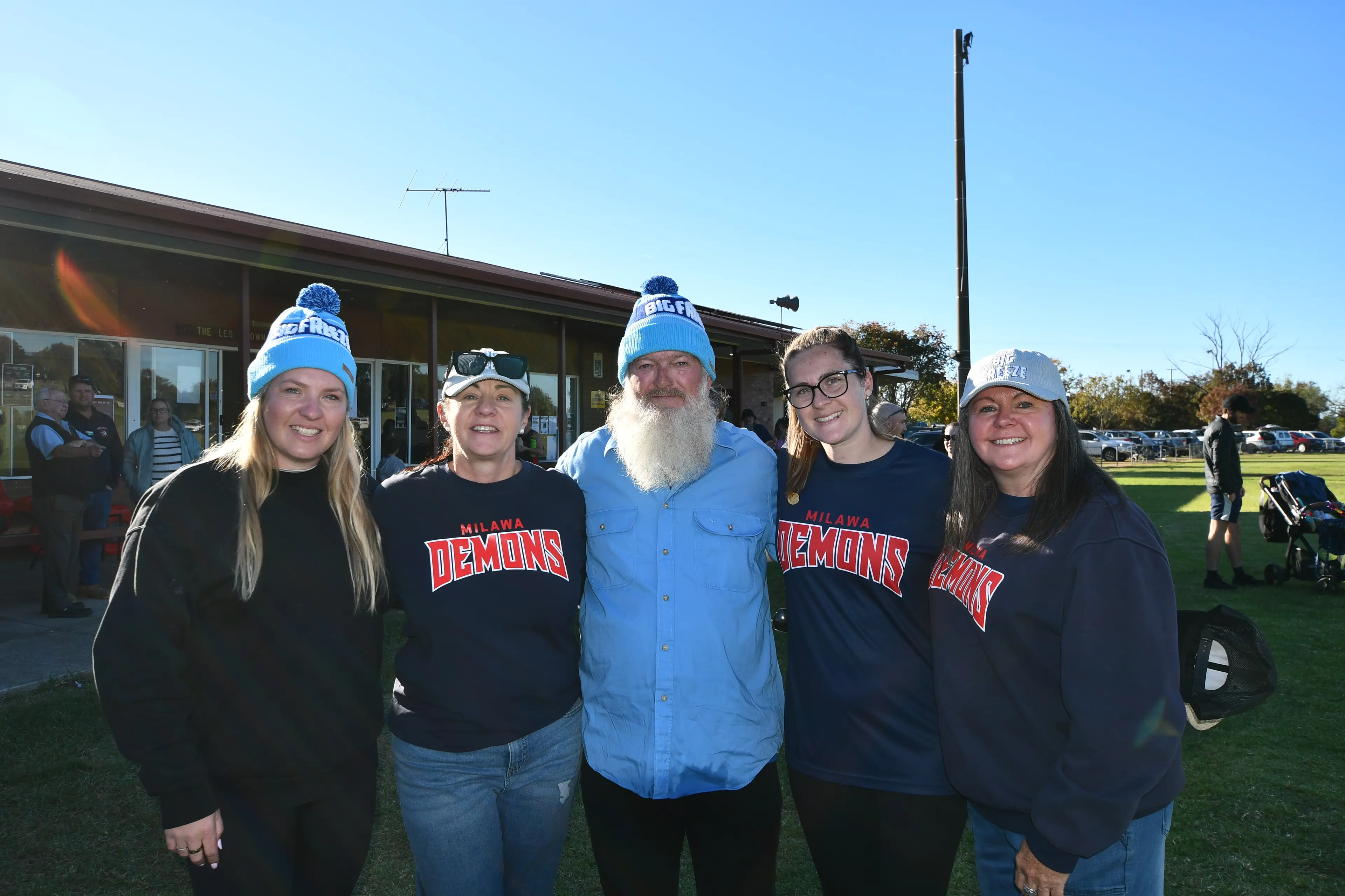 <p>RAISING SUPPORT: Jami Ussher (left), Kim Michelini, Ian \\'Pa\\' Bourke, Kyra Clarke and Kerri Michelini have rallied together to join the fight against FightMND.  </p>\\n