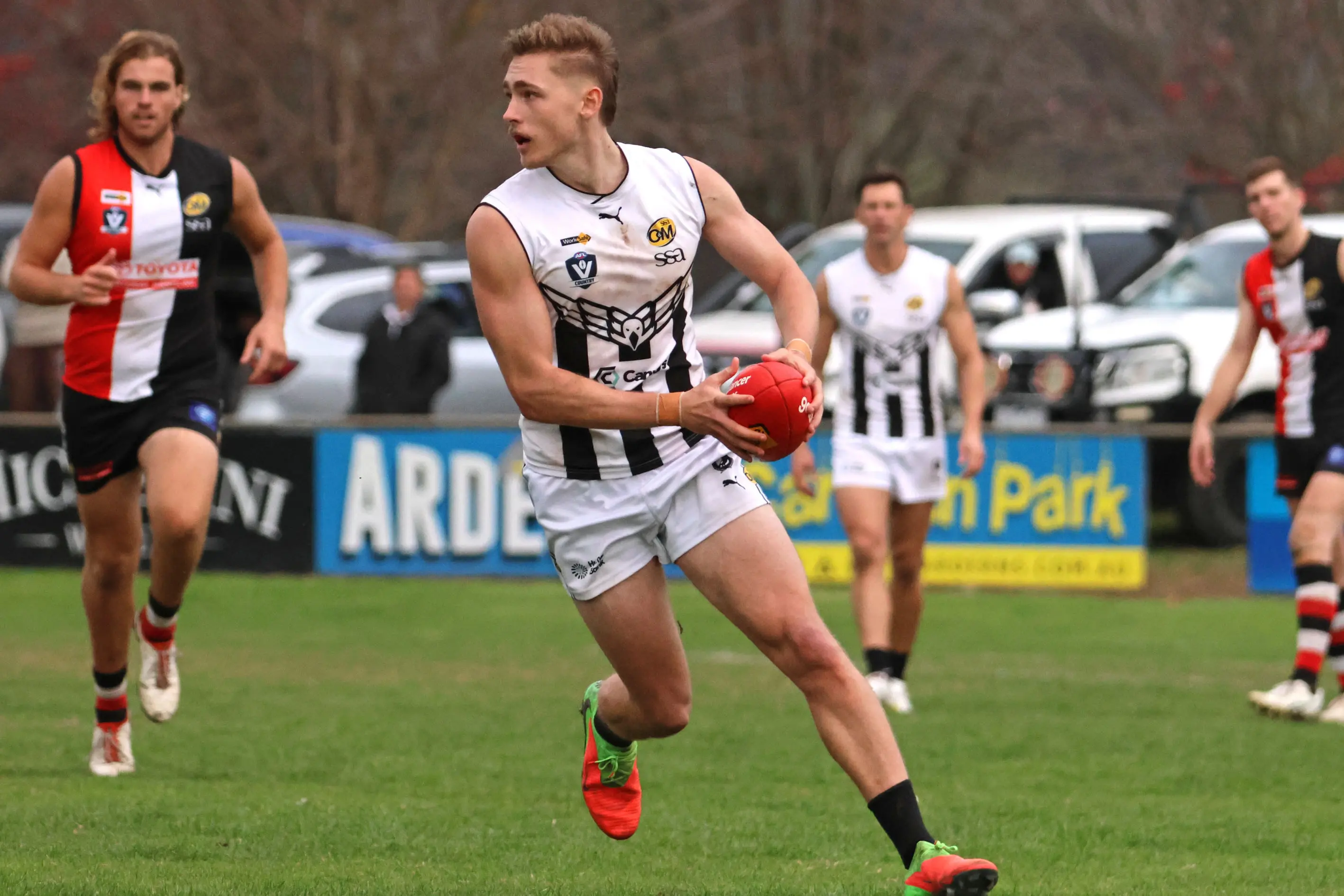 <p>FLYING HOME: Harry Hewitt and the \\'Pies play at the Wangaratta Sportsground for the first time in a month this weekend against North Albury. PHOTO: Janet Watt</p>\\n