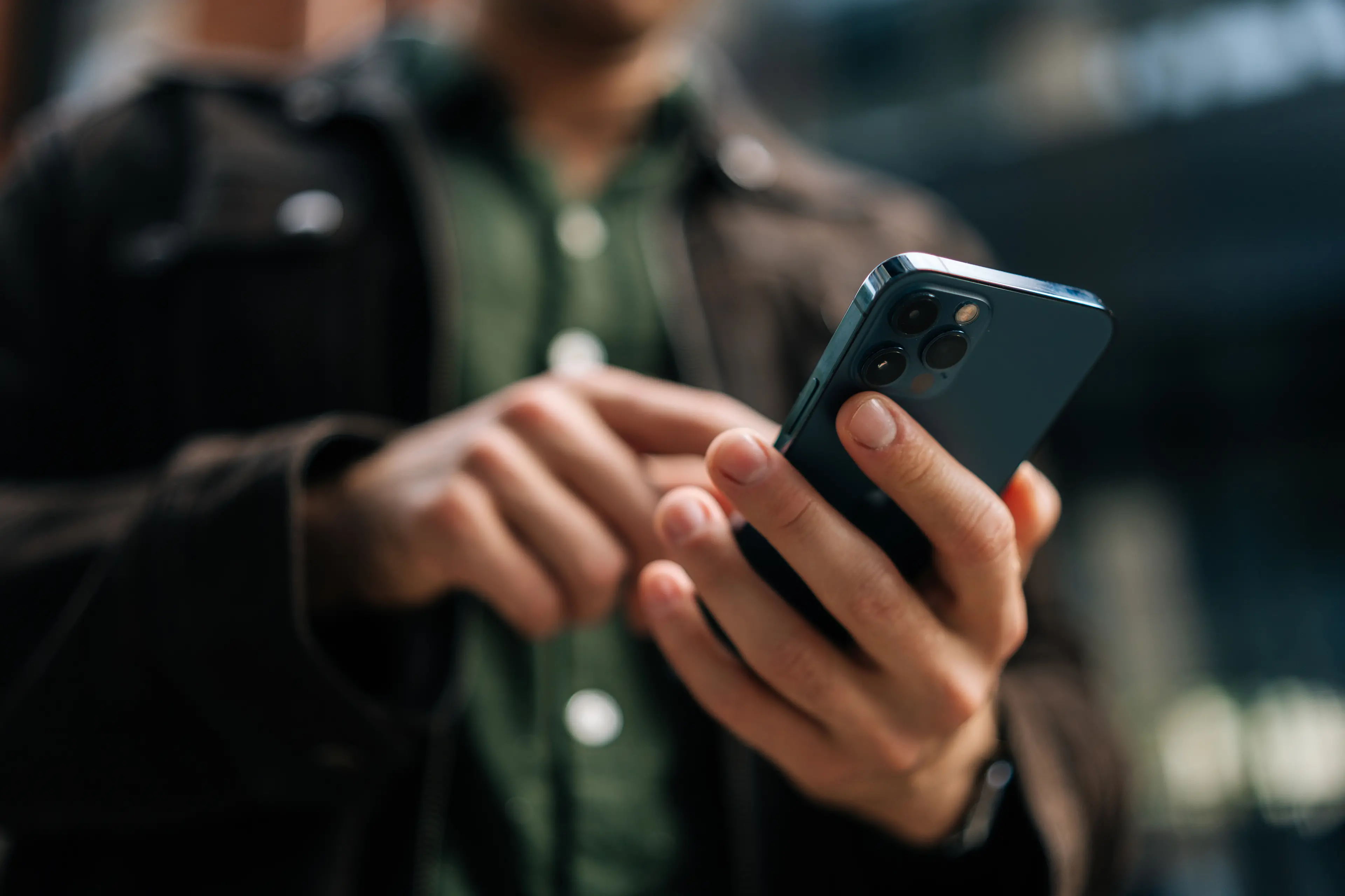 <p>A new emergency warning system which sends alerts through mobile phones will be tested nationally on Monday, 27 July. PHOTO: dikushin/stock.adobe.com</p>\\n