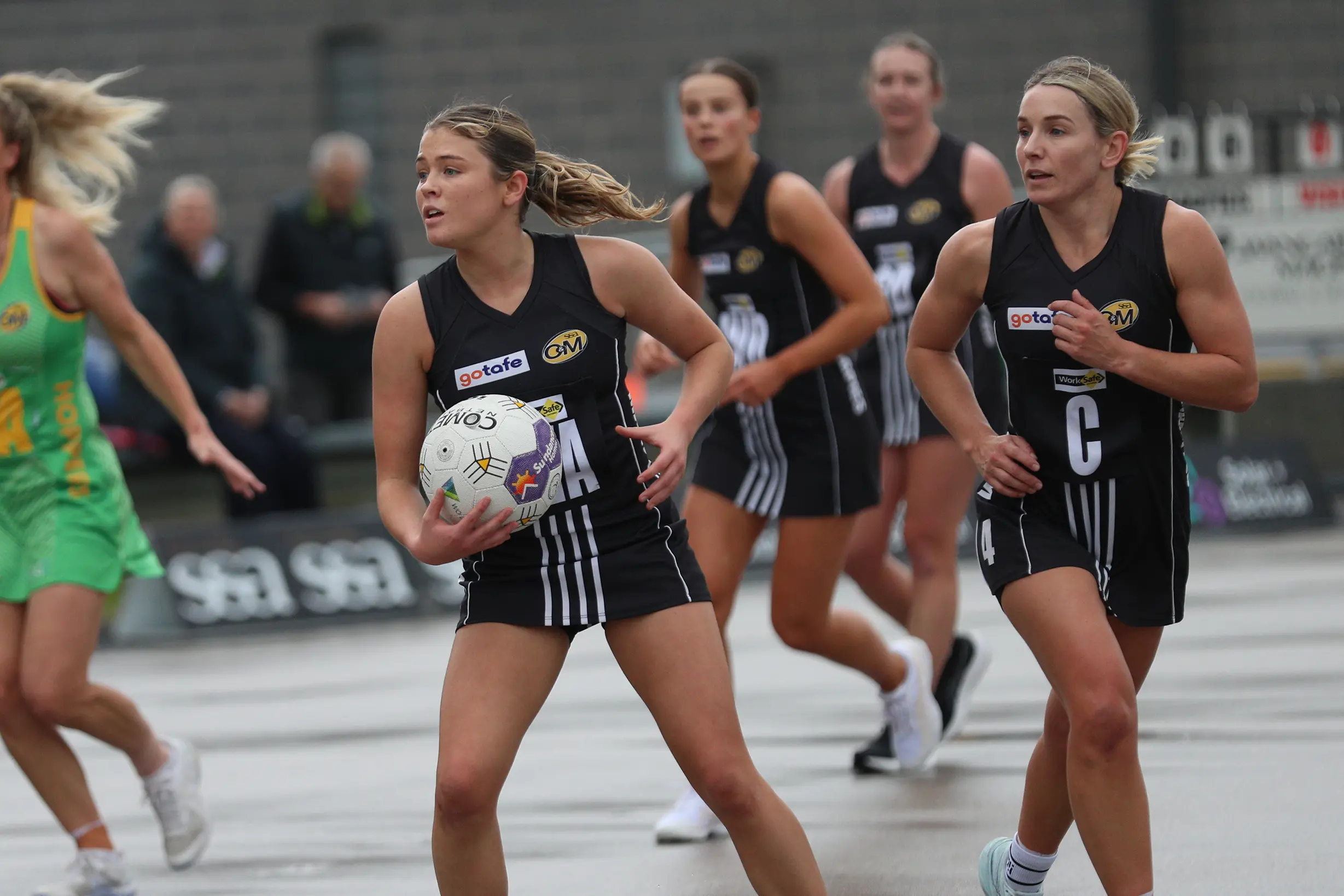 <p>ON THE MOVE: Holly Humphry and Leah Jenvey drive forward against North Albury. PHOTO: Melissa Beattie</p>\\n