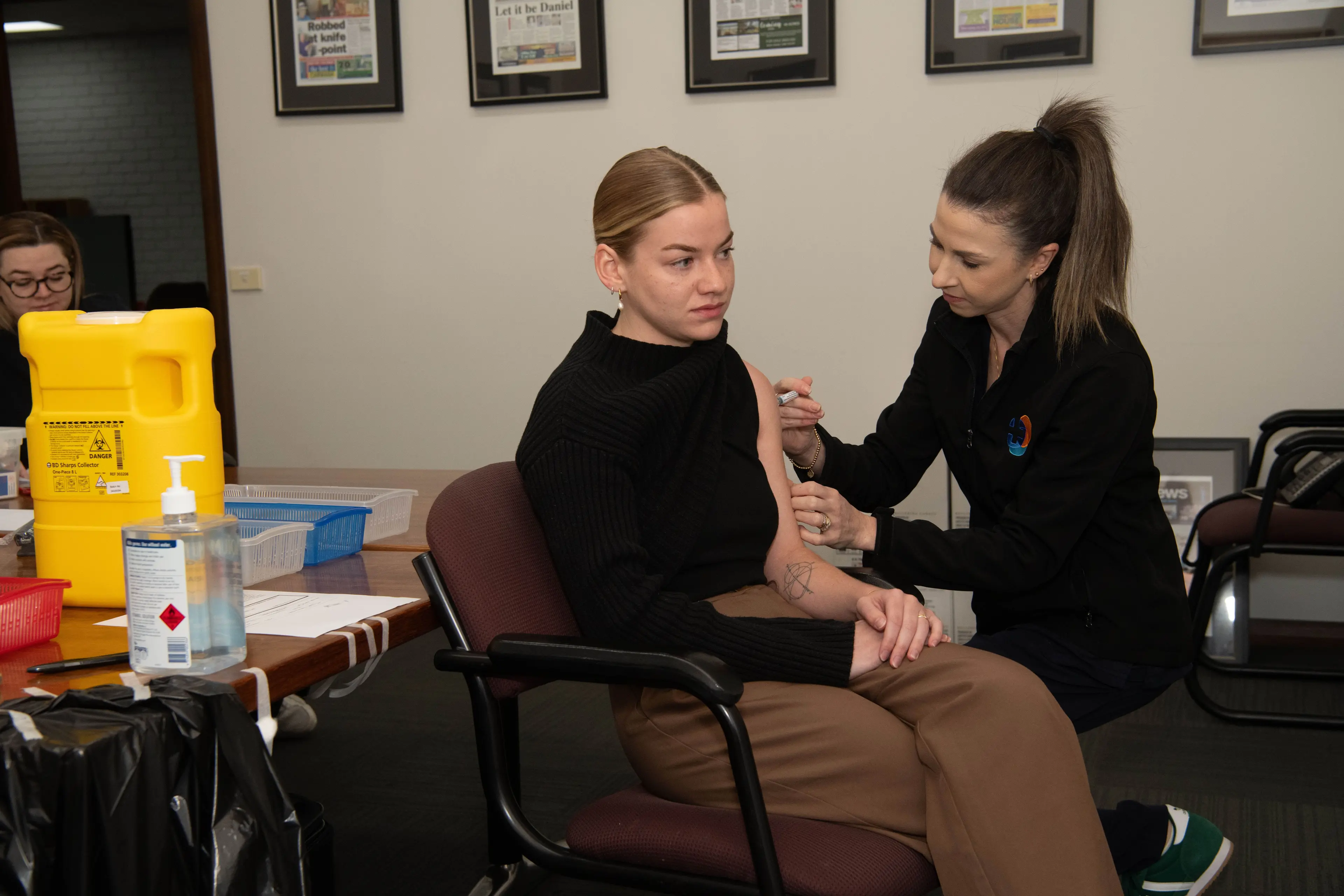 <p>FIGHTING AGAINST FLU: South Wangaratta Medical Nurse Teresa McMahan gives Jordan Duursma a flu shot at the Wangaratta Chronicle. </p>\\n