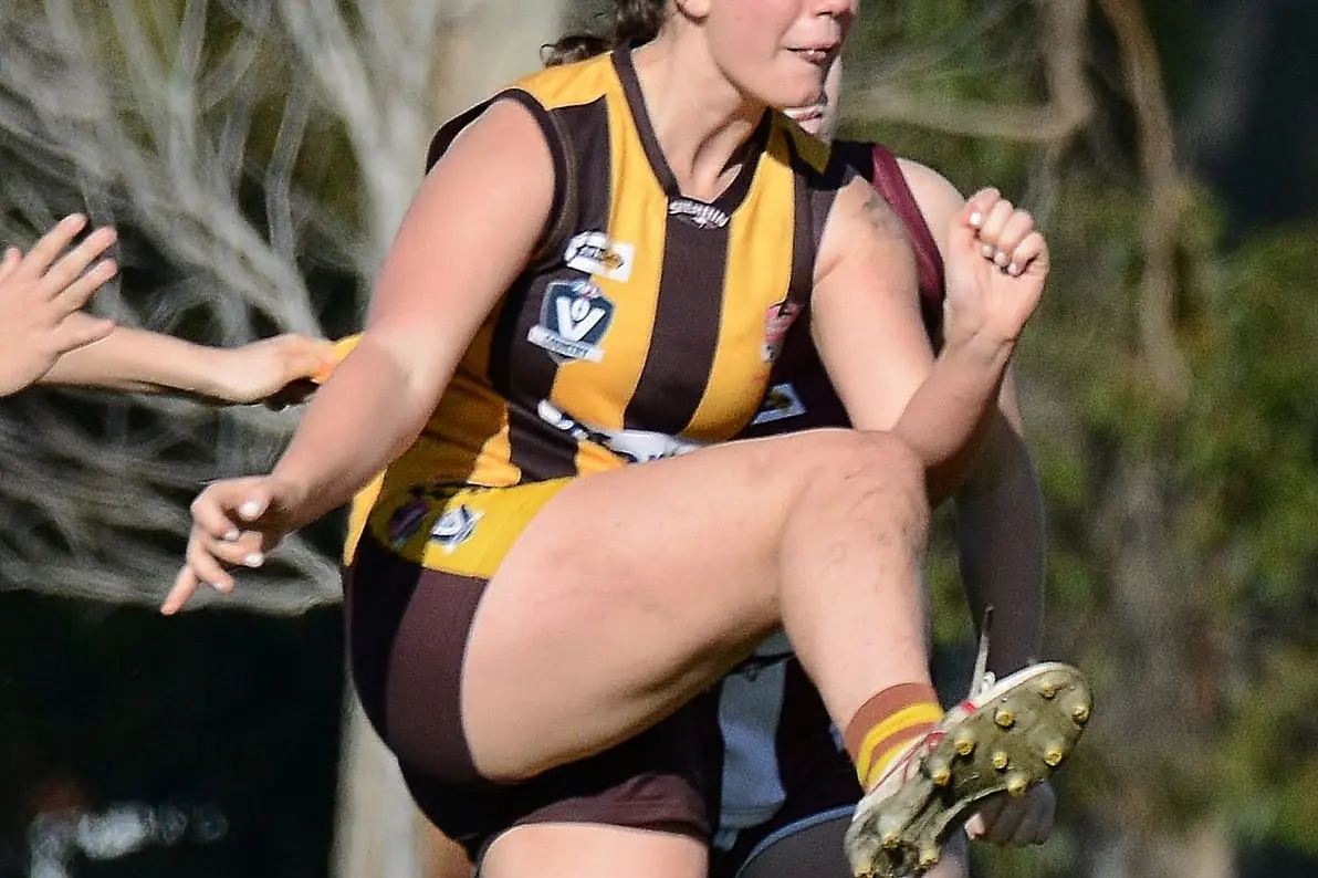 <p>ON THE BOOT: Molly Thomas kicks long. PHOTO: Kev McGennan</p>\\n