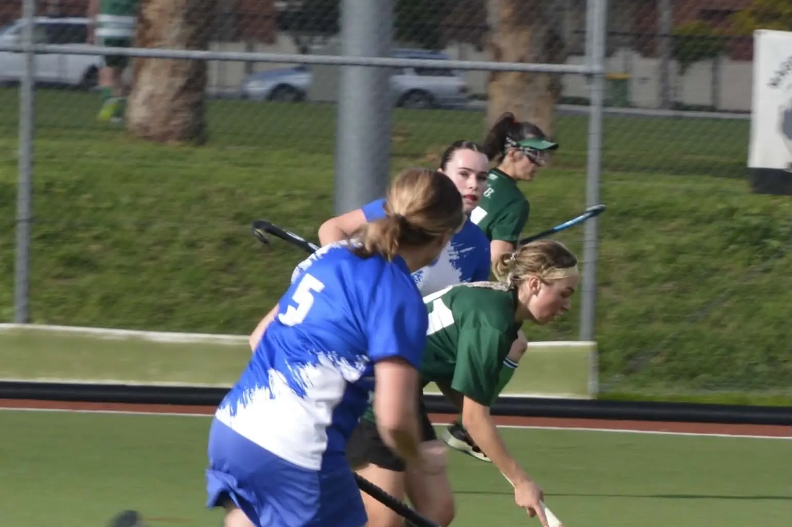 <p>FAST BREAK: Ellie Samson slices through the defence. PHOTO: Meg Bardnen</p>\\n