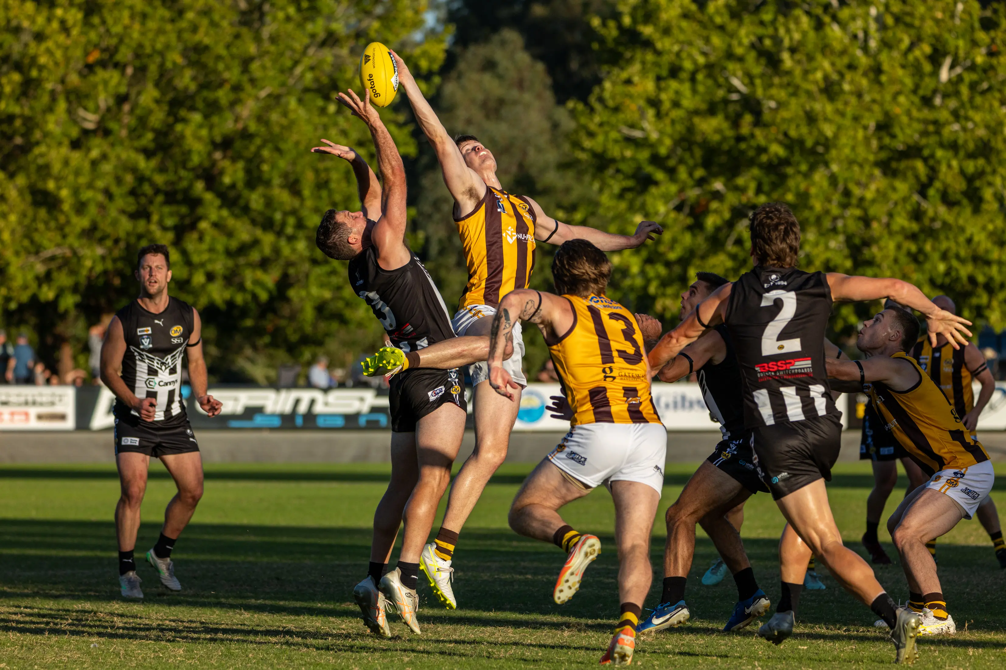 <p>CLASH OF THE TITANS: League heavyweights Wangaratta Rovers and Wangaratta Magpies renew their rivalry this weekend at WJ Findlay Oval. PHOTO: Marc Bongers</p>\\n
