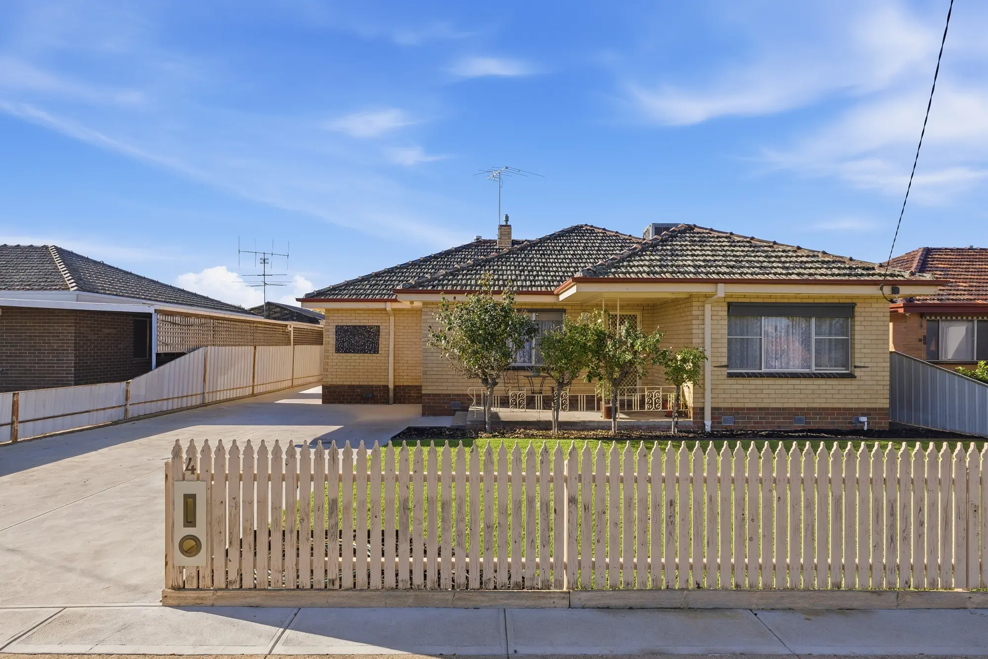 <p>Immaculately presented and move in ready, this is a home that truly stands out in its class. </p>\\n