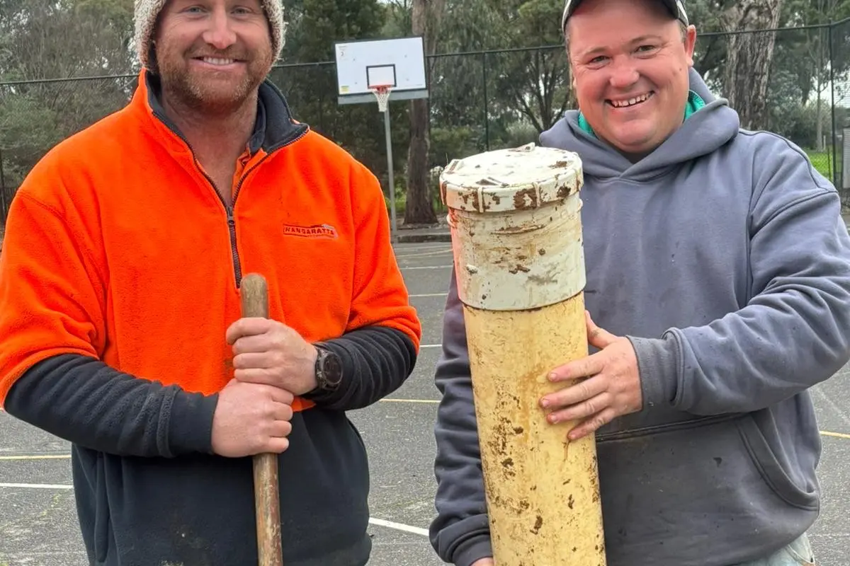 <p>WHAT\\'S LOST HAS BEEN FOUND: Former students Daniel Boyle and Joey Perkins have uncovered Oxley Primary School\\'s missing time capsule. </p>\\n