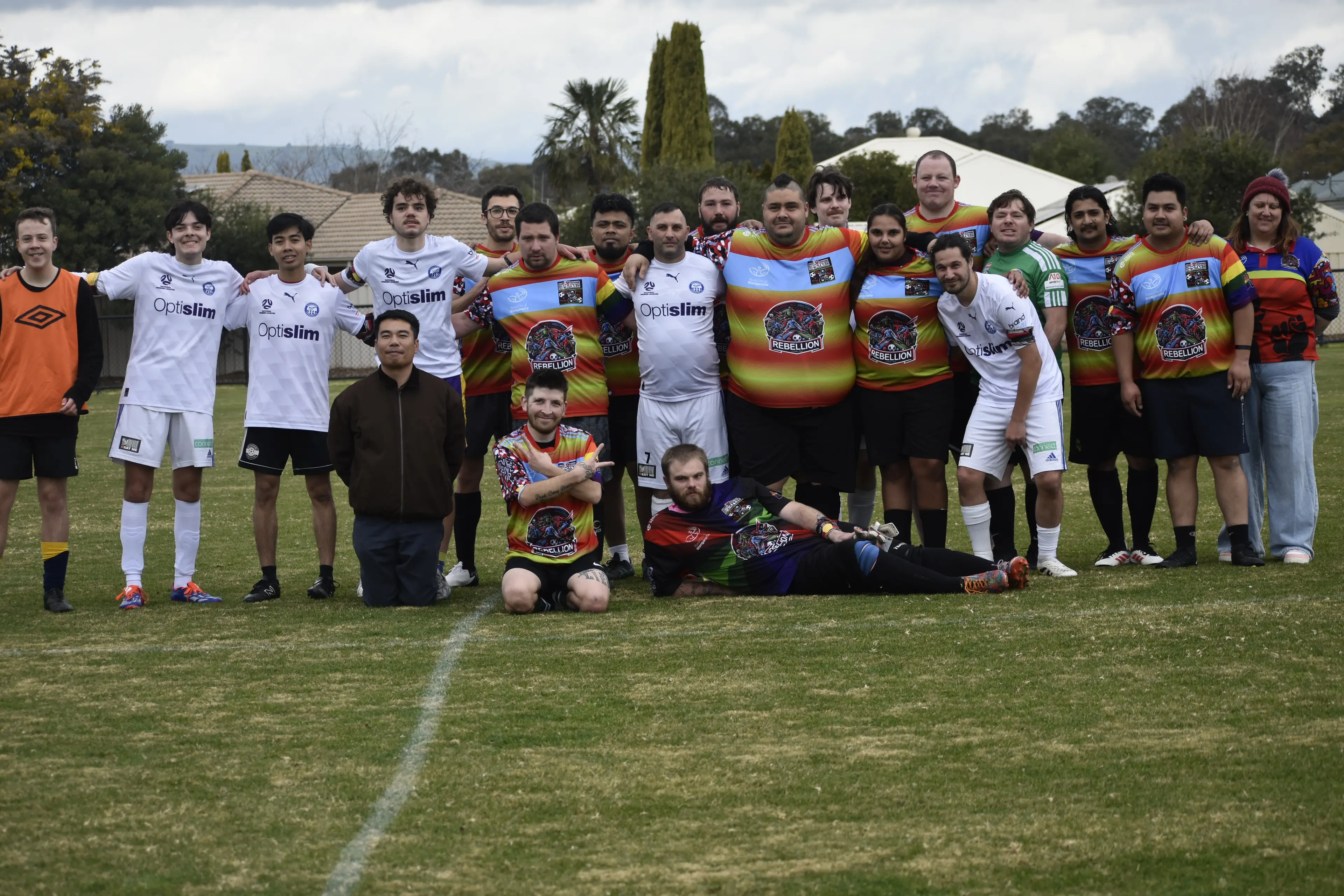 <p>ALL TOGETHER: Wangaratta Rebellion and Oakleigh All Abilities players came together after their match at College Park. PHOTO: Pam Zierk-Mahoney</p>\\n