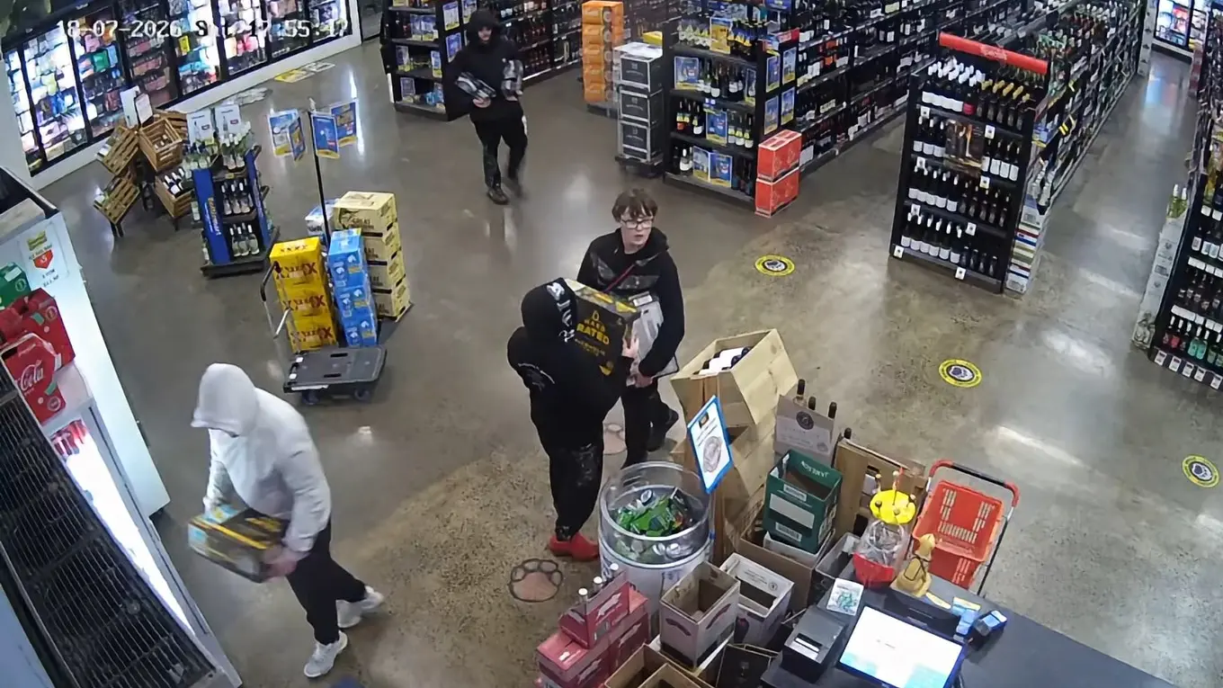 Three arrested after Wangaratta bottle shop burglary