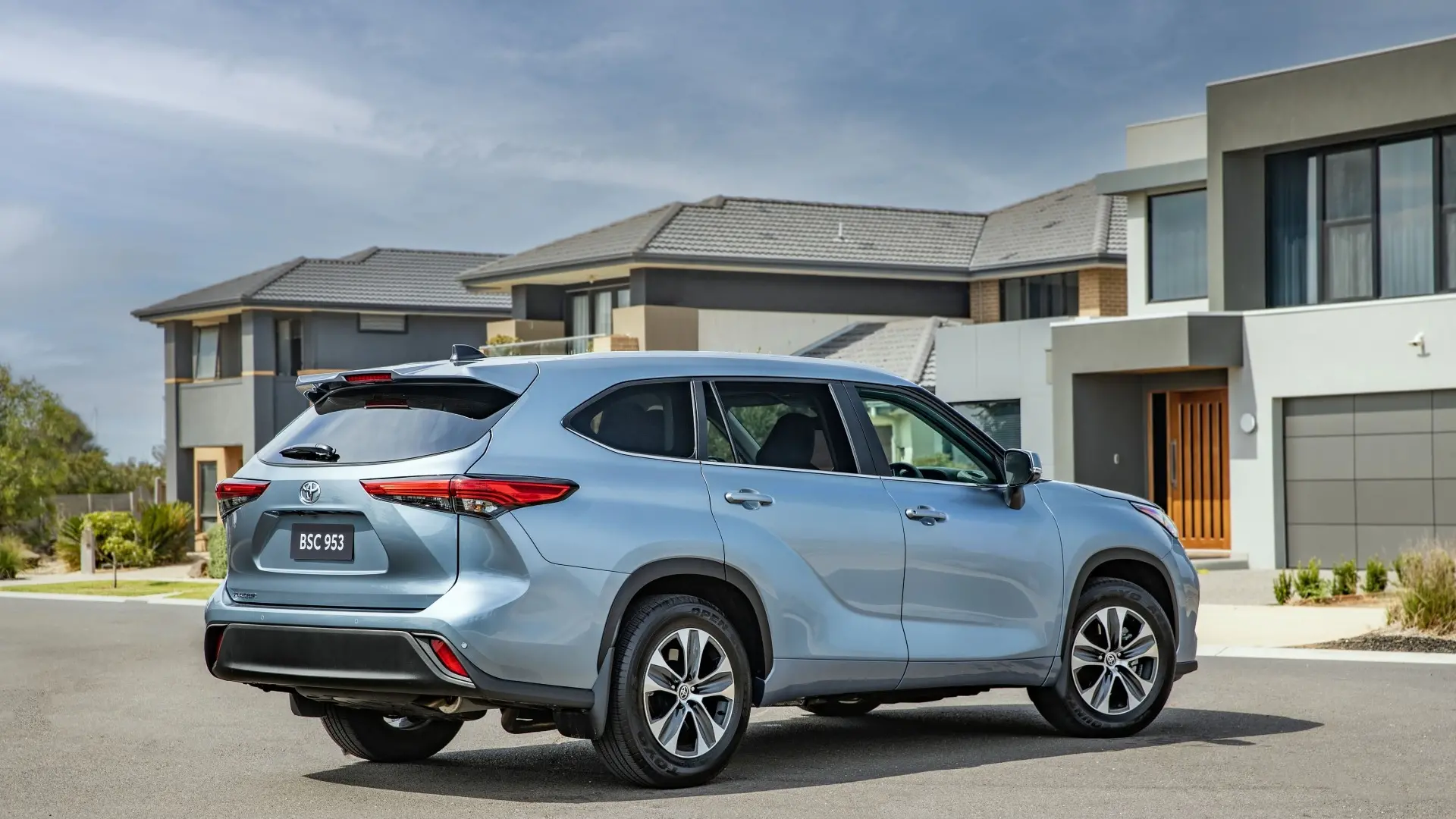 Toyota trims down its Kluger range