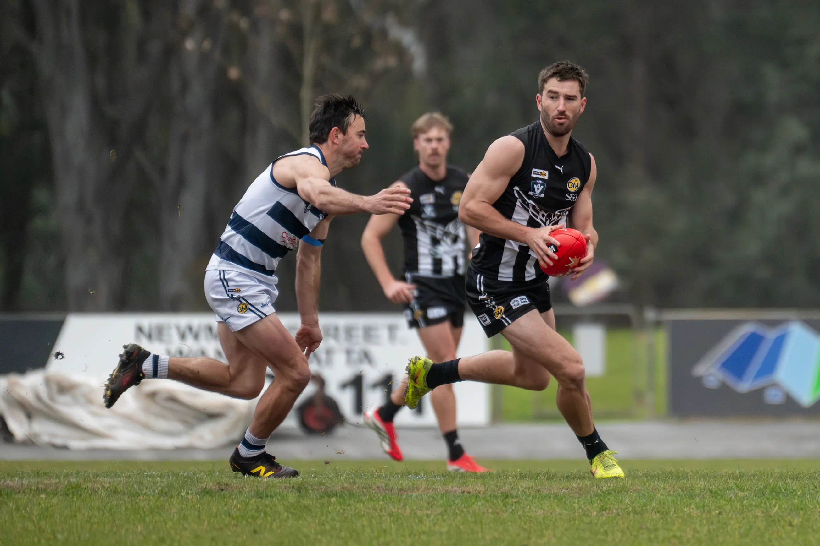 <p>CLASSY OPERATOR: Joel Steven\\'s cleanliness and offensive output were major assets in the Magpies\\' win over Yarrawonga. PHOTO: Melissa Beattie</p>\\n