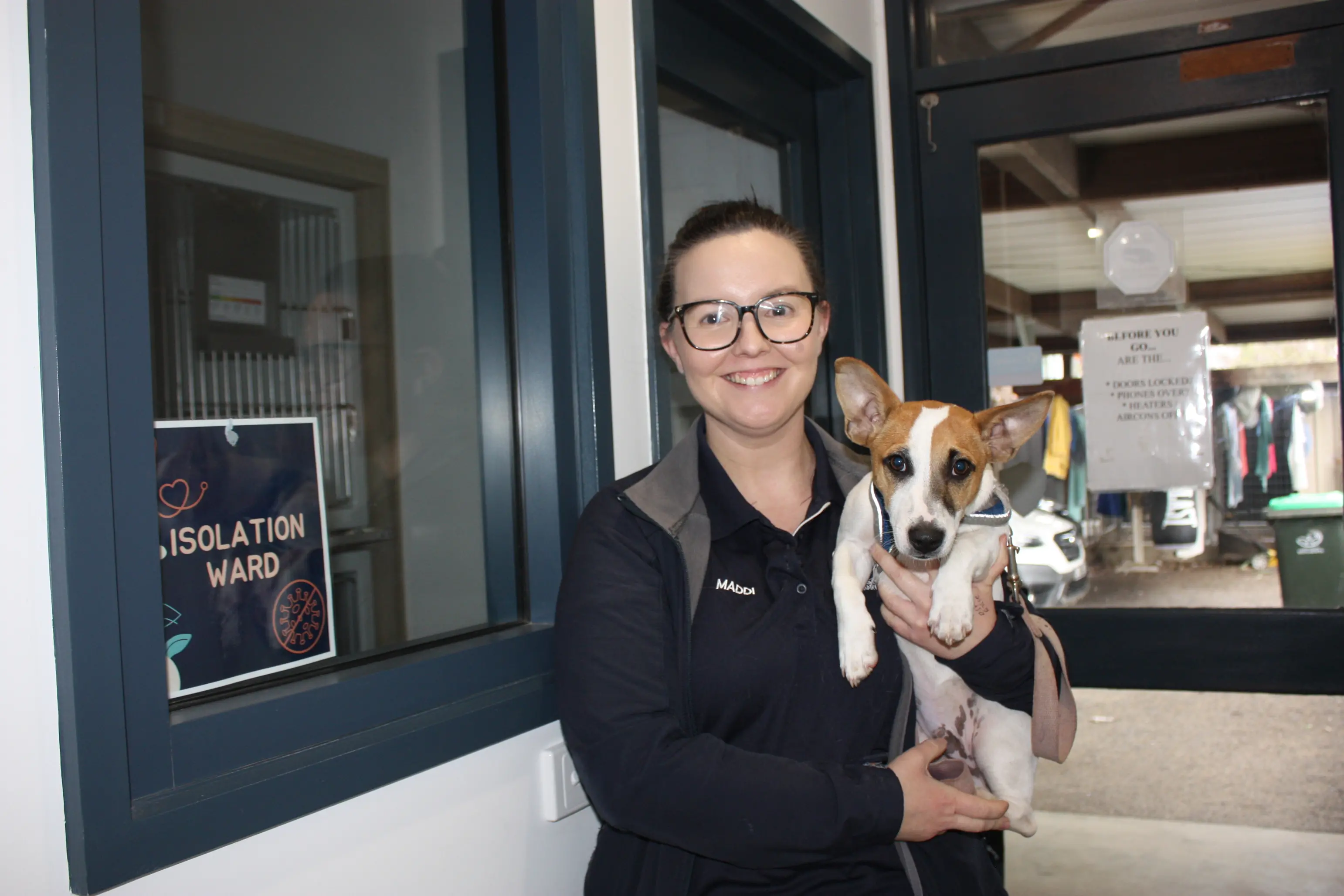 <p>TAKE PRECAUTIONS: Maddi Revell from Wangaratta Vet Clinic, pictured with Jack Russell \\'Darcie\\' who is visiting the clinic for her final round of puppy vaccinations, said prevention is the best protection against canine parvovirus. PHOTO: Jordan Duursma </p>\\n