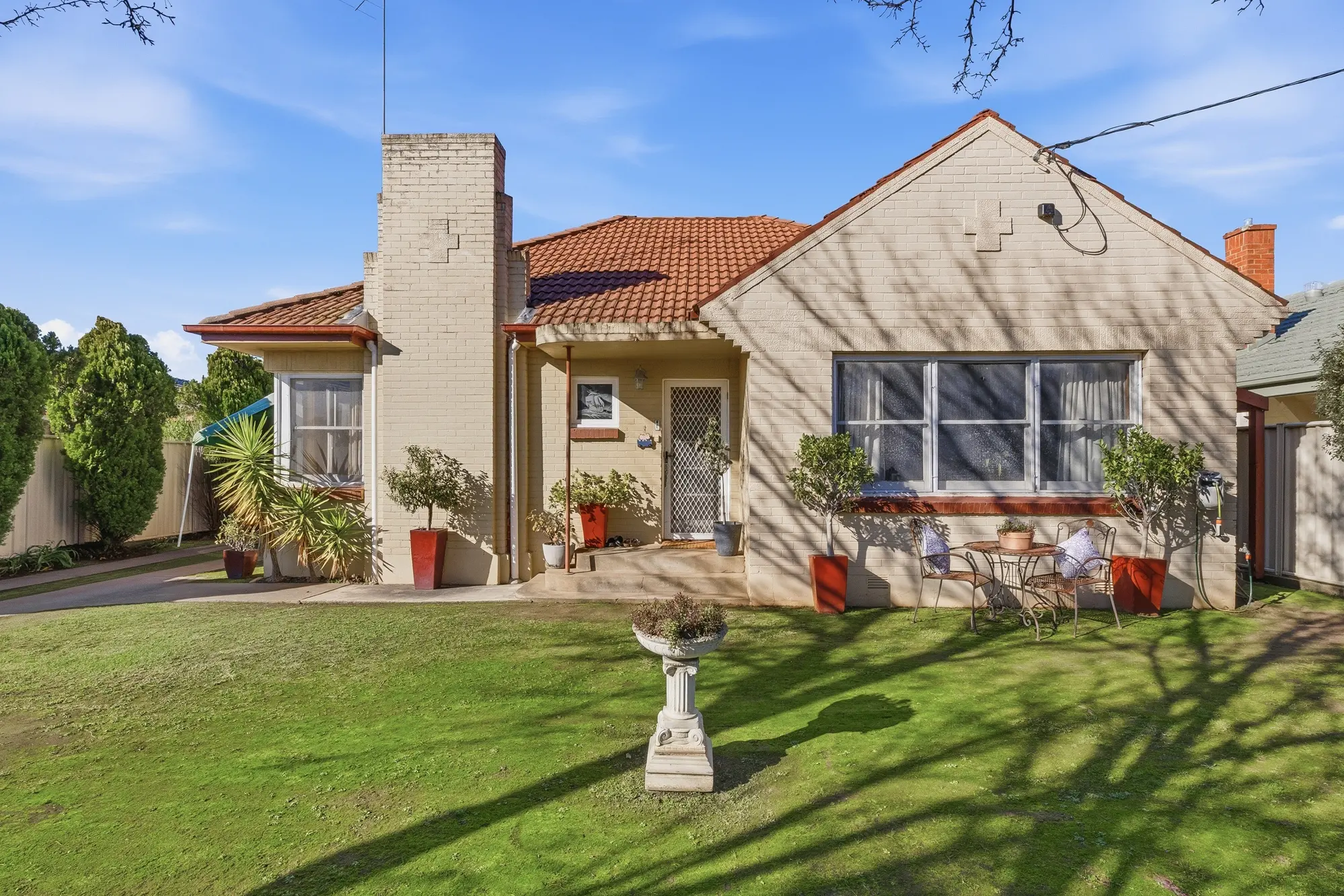 <p>The home is in a great location and inspections will not disappoint.</p>\\n