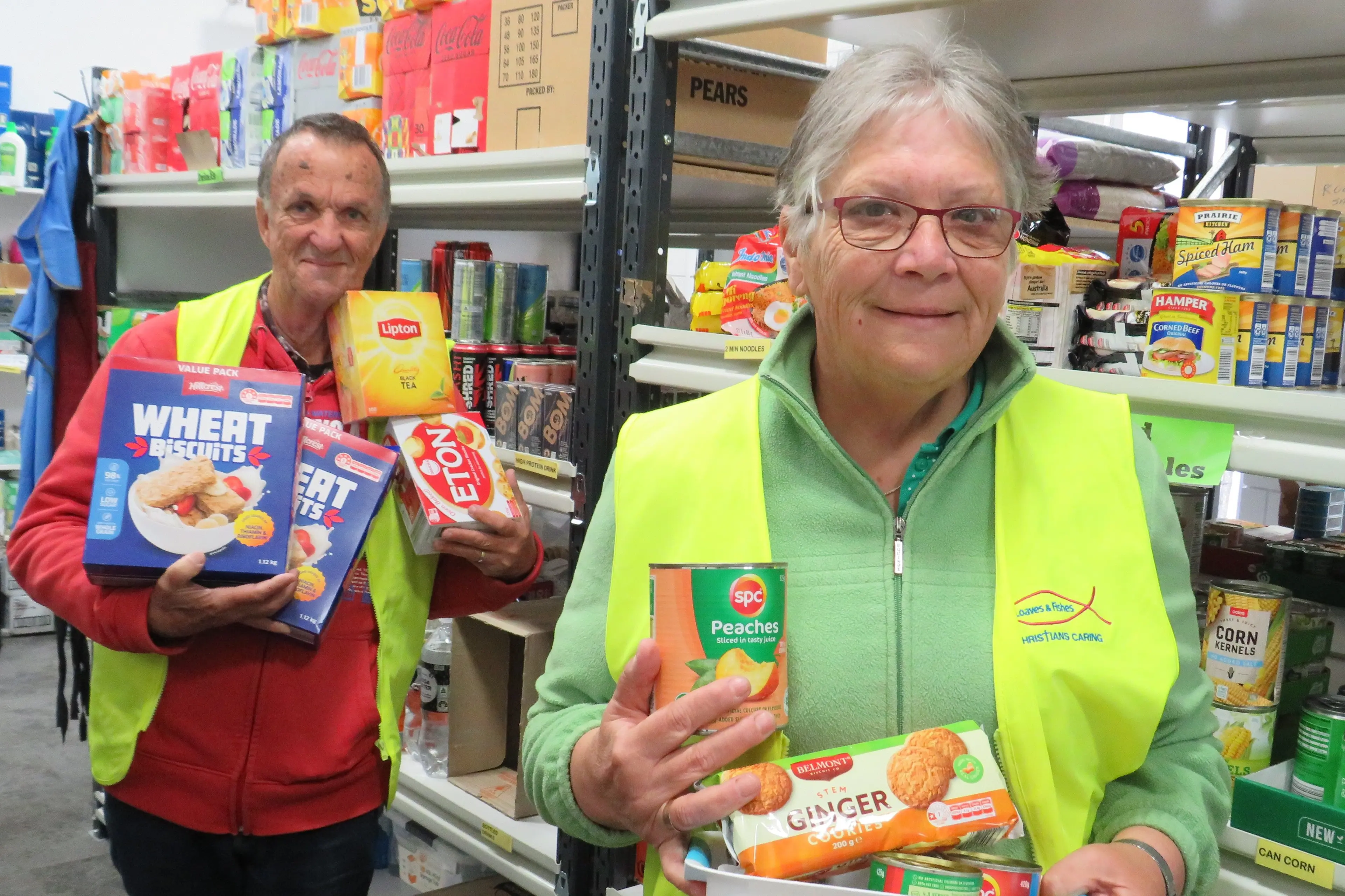 <p>SEEKING SUPPORT: Loaves and Fishes - Christians Caring volunteers Alan and Jennifer Henderson hope locals will support Saturday\\'s Grab a Grocery drive at Wangaratta\\'s Coles supermarket.  PHOTO: Simone Kerwin</p>\\n