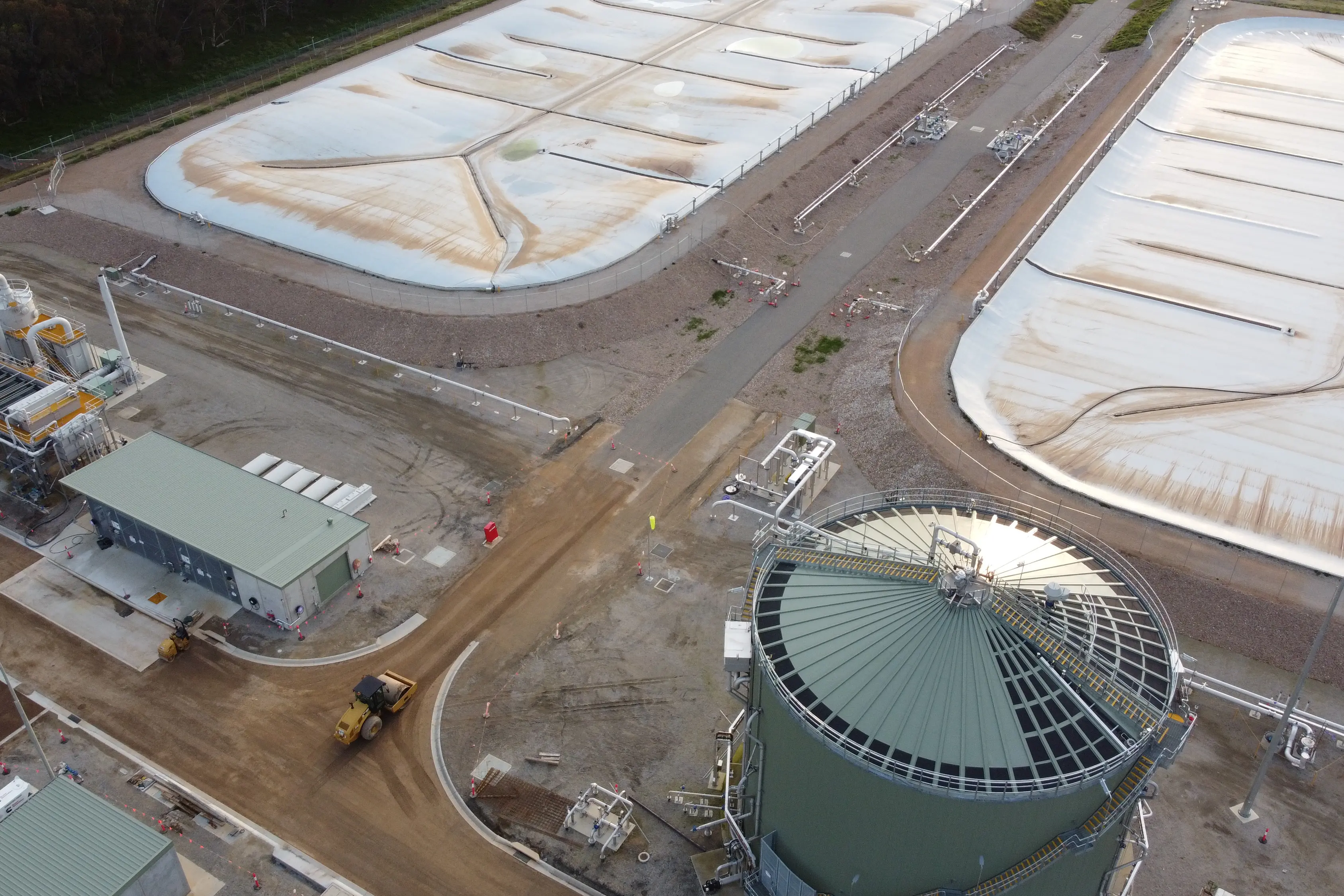 <p>A GREENER FUTURE: A major contributor to North East Water\\'s reduction in emissions has been the upgrade of the Wodonga Wastewater Treatment Plant in West Wodonga, which is now nearing completion.</p>\\n