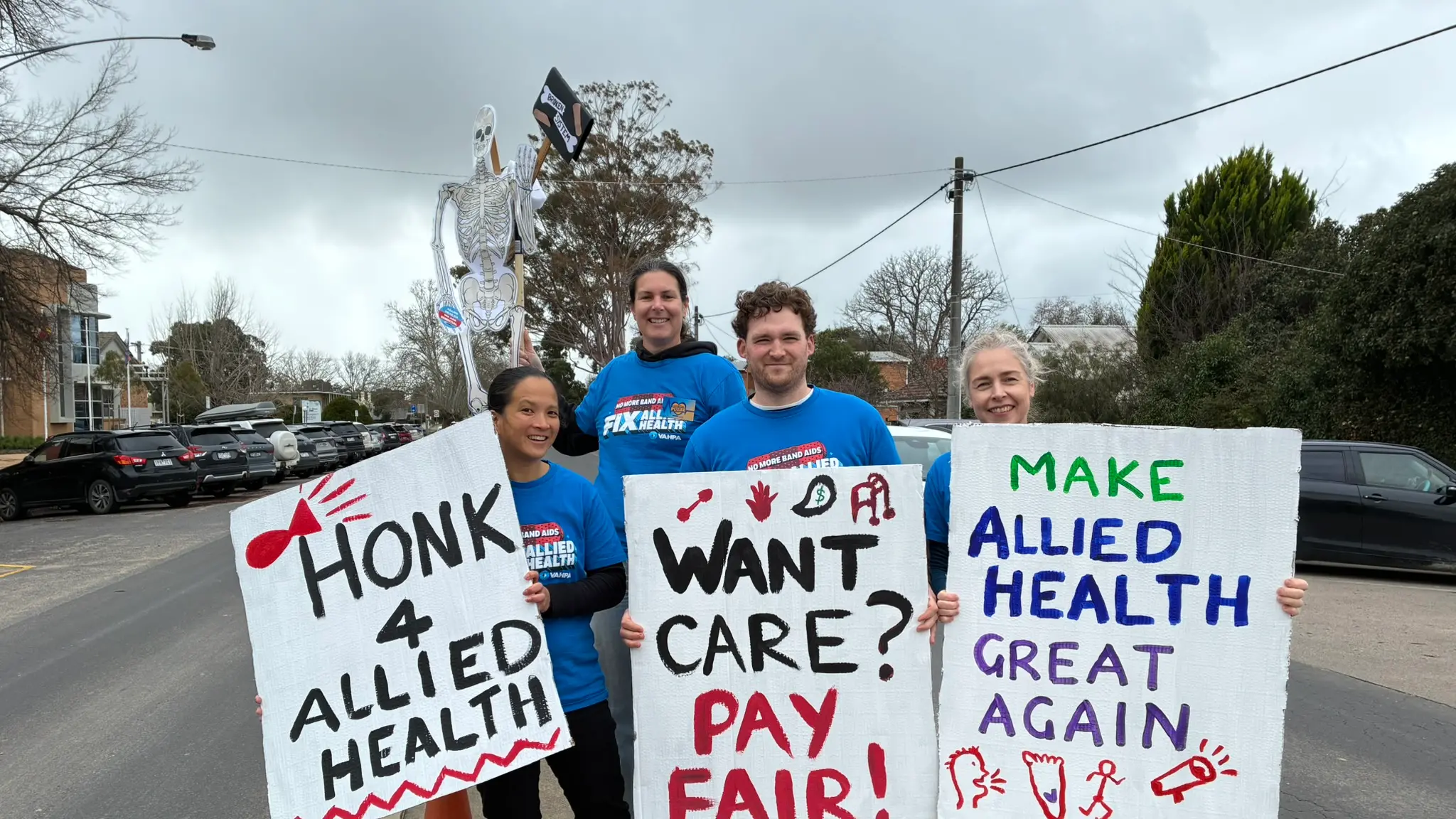 Allied health staff rally outside Northeast Health Wangaratta