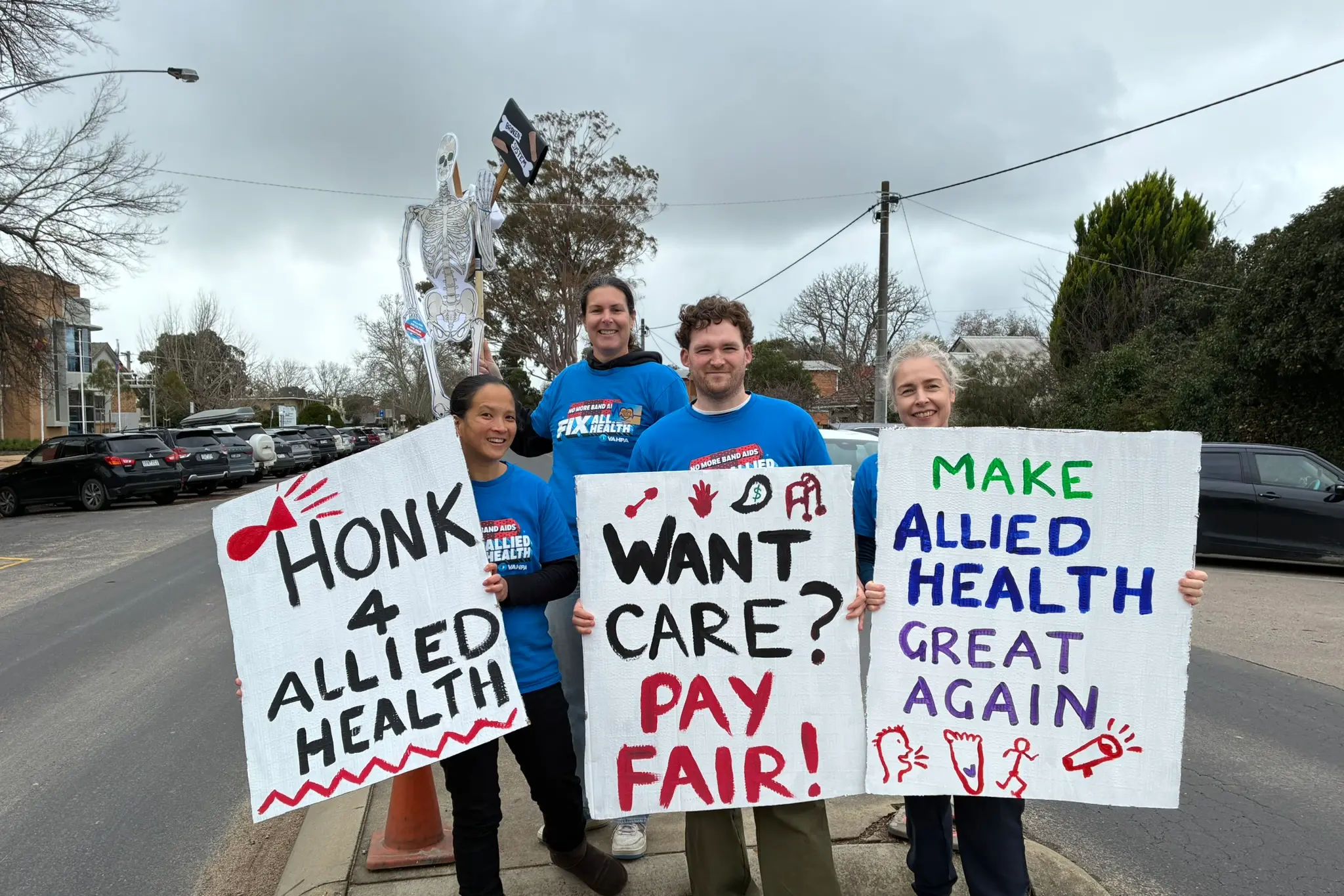 Allied health staff rally outside Northeast Health Wangaratta