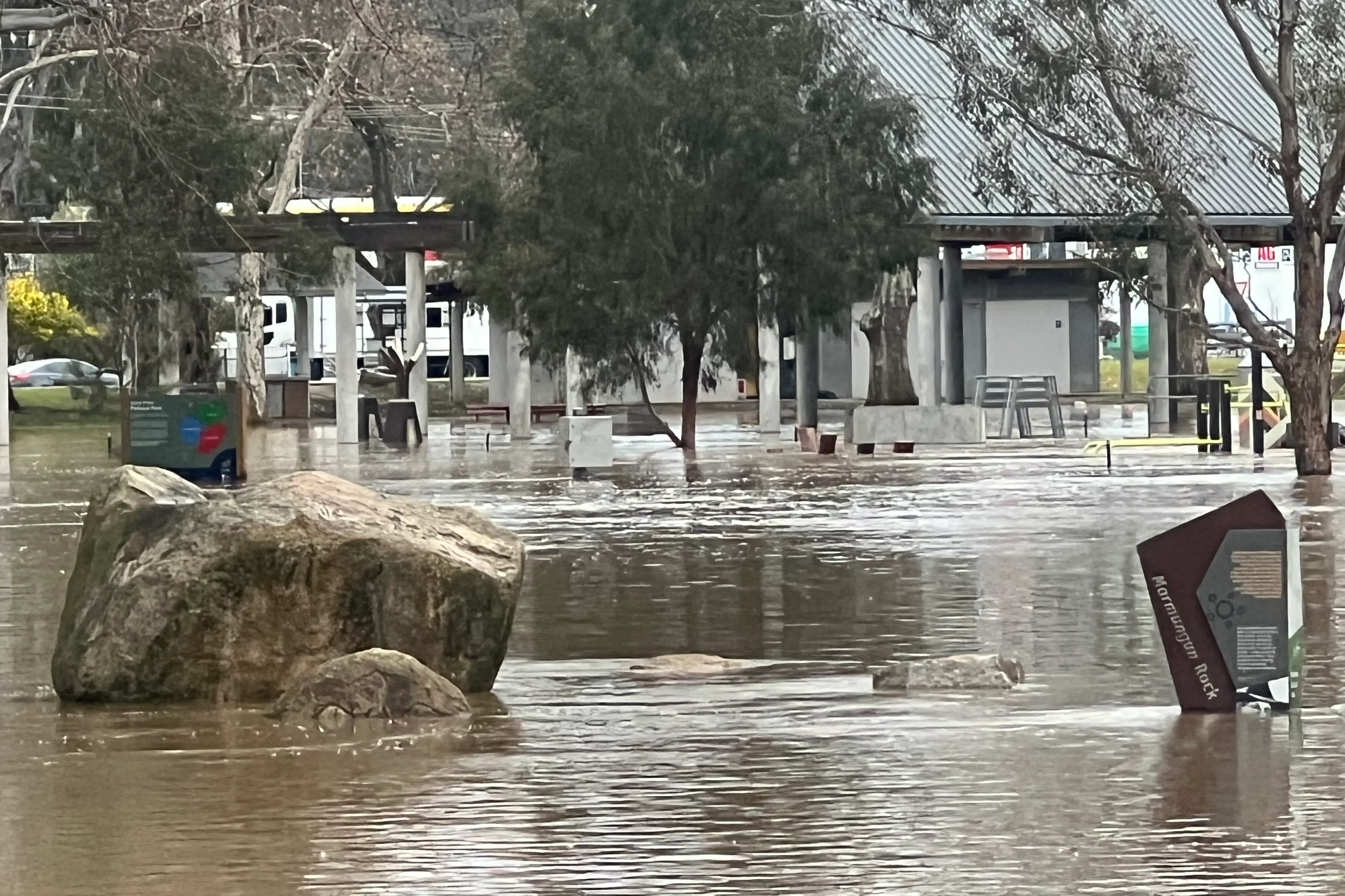 <p>FLOODED: Wangaratta\\'s wettest August day on record on Sunday saw Apex Park become a lake with the Ovens River peaking at 12.64m at 1pm Tuesday - just shy of the 12.7m major flood mark. PHOTO: Jeff Zeuschner</p>\\n