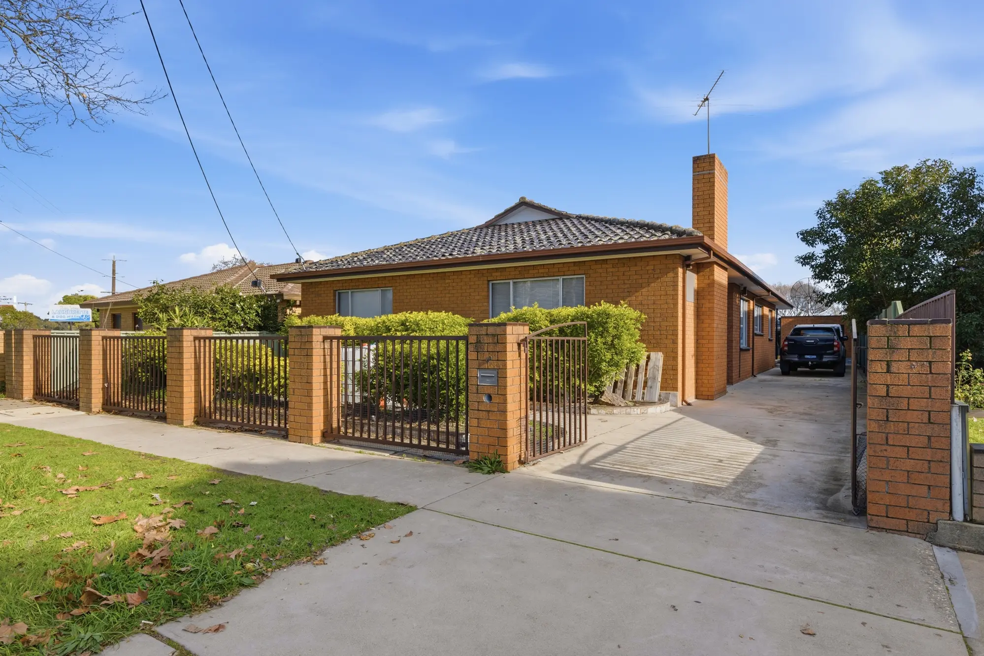 <p>Combining space, comfort and an enviable central location, this beautifully maintained property has been lovingly cared for and presents in outstanding condition throughout. </p>\\n