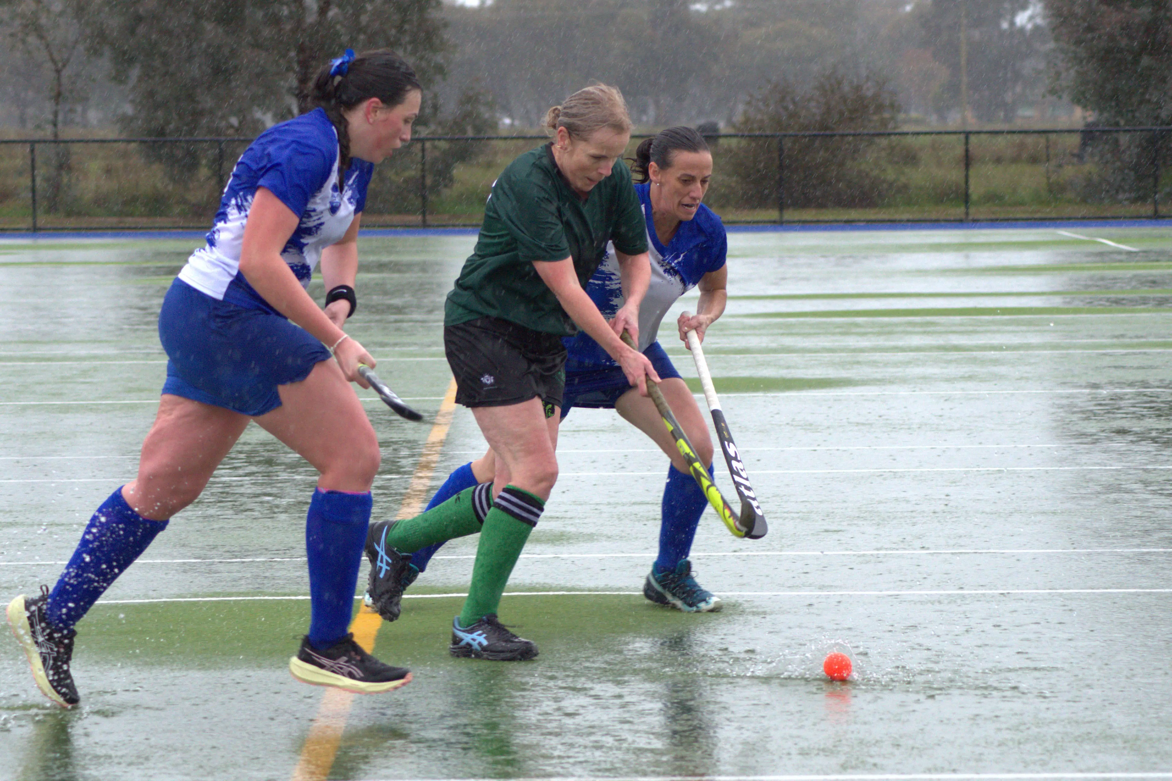 <p>TORRENTIAL: Alison Fitzgerald fights both her opponents and the inclement weather for the Dragons on Sunday. PHOTOS: Wes Samson</p>\\n