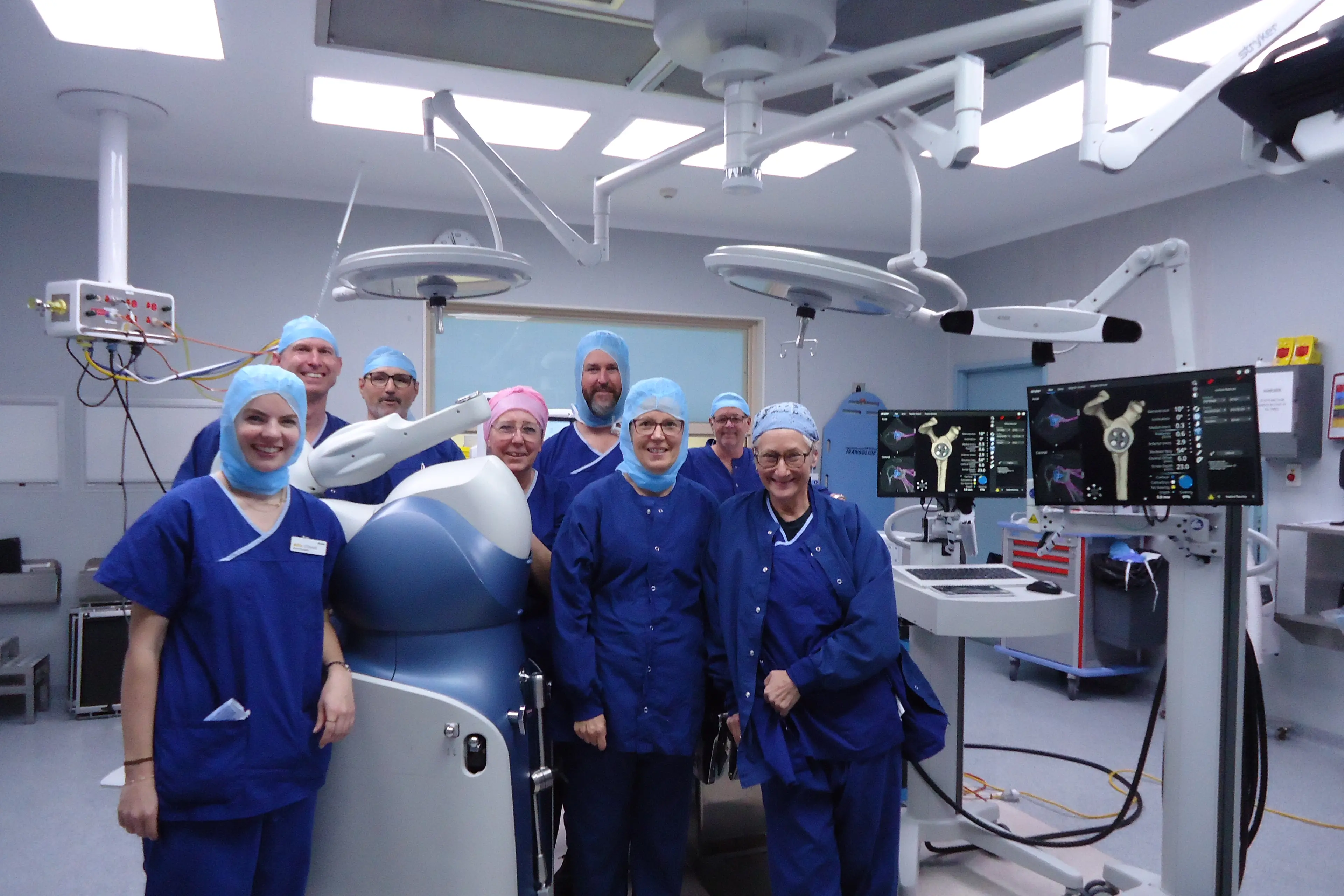 <p>SHOULDERING THE LOAD: The orthopaedic surgery team at the Wangaratta Private Hospital. </p>\\n